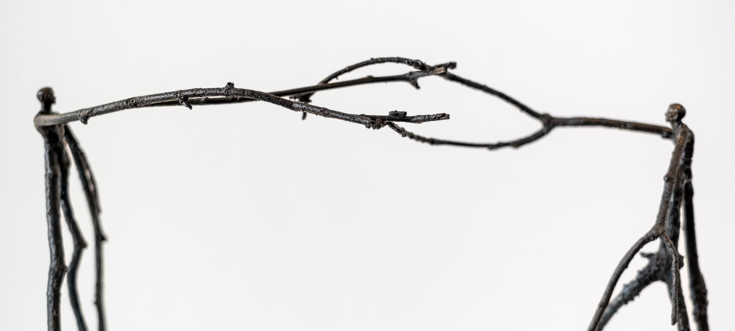 Saludo - escultura surrealista, abstracta, figurativa, masculina, bronce - Sculpture Contemporáneo de Roch Smith