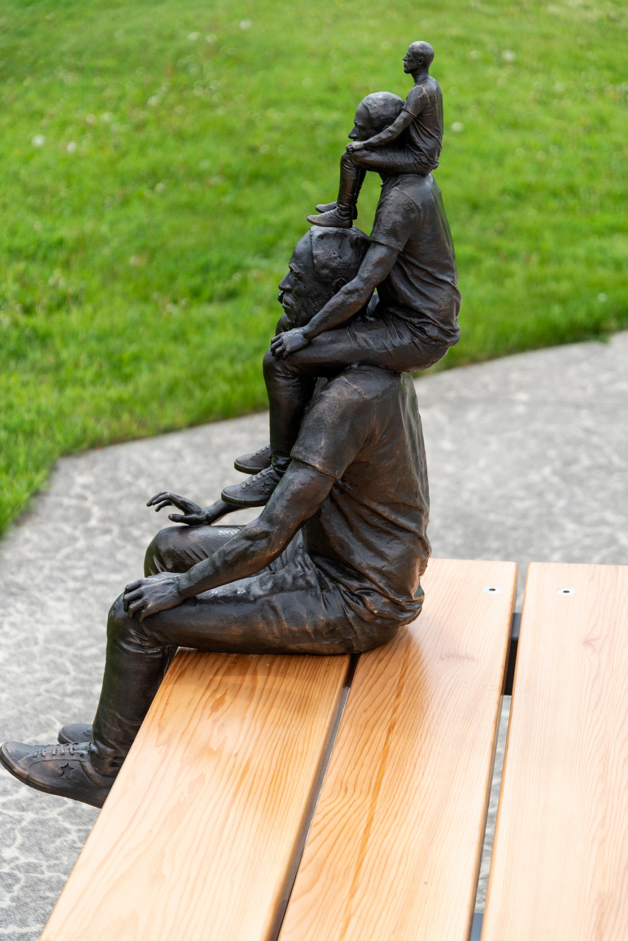 Kinship - surrealist, male, figurative, bronze outdoor furniture sculpture in vendita 4