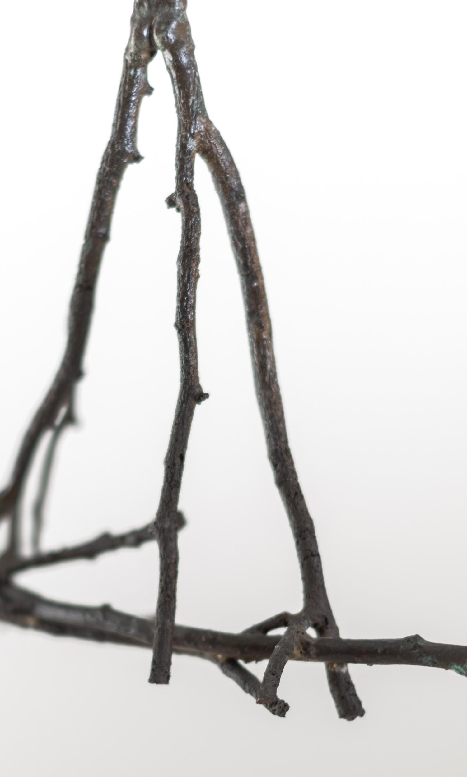 Apuntalamiento caprichoso - escultura surrealista, abstracta, figurativa masculina, bronce en venta 2