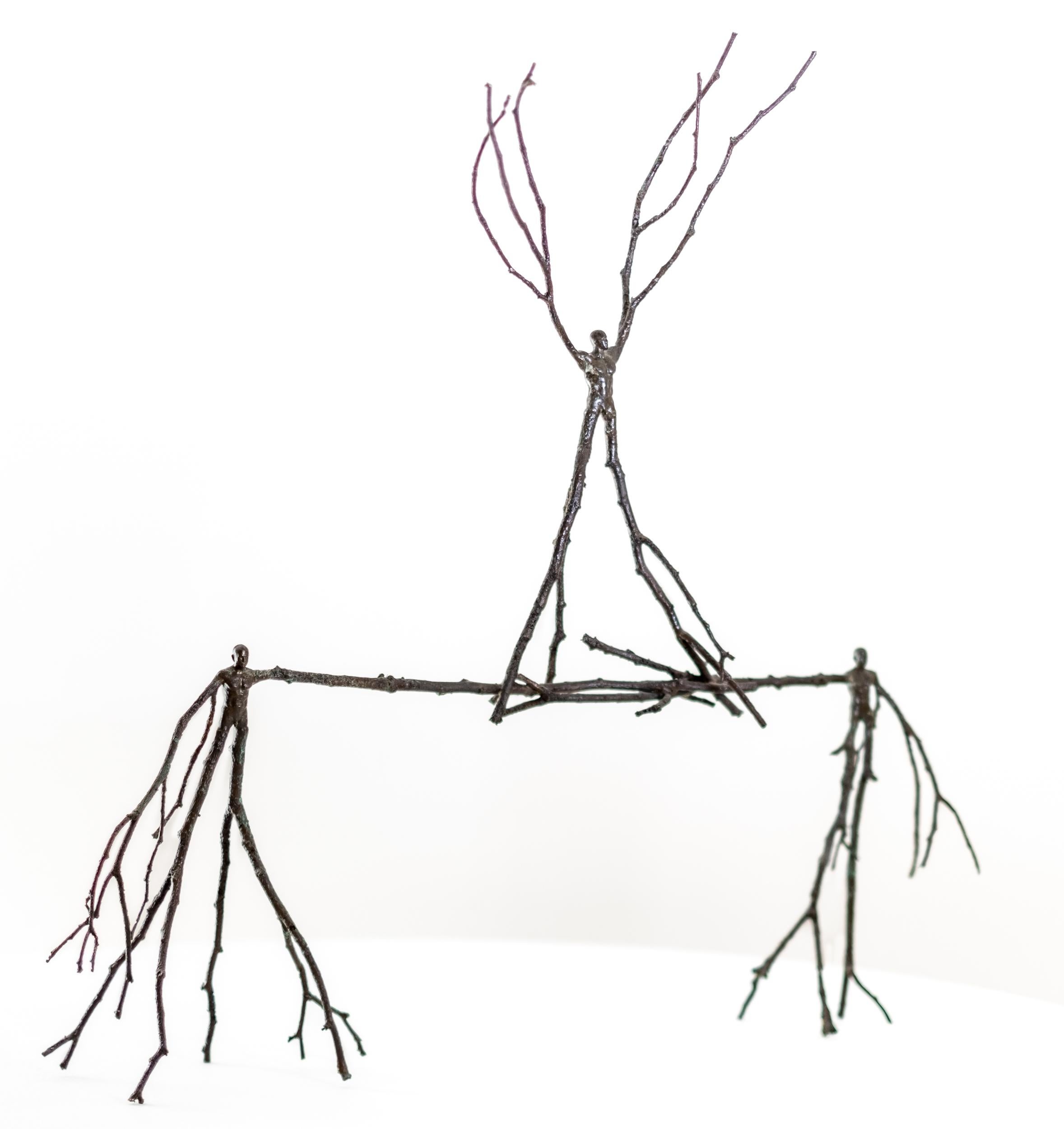 Figurative Sculpture de Roch Smith - Apuntalamiento caprichoso - escultura surrealista, abstracta, figurativa masculina, bronce