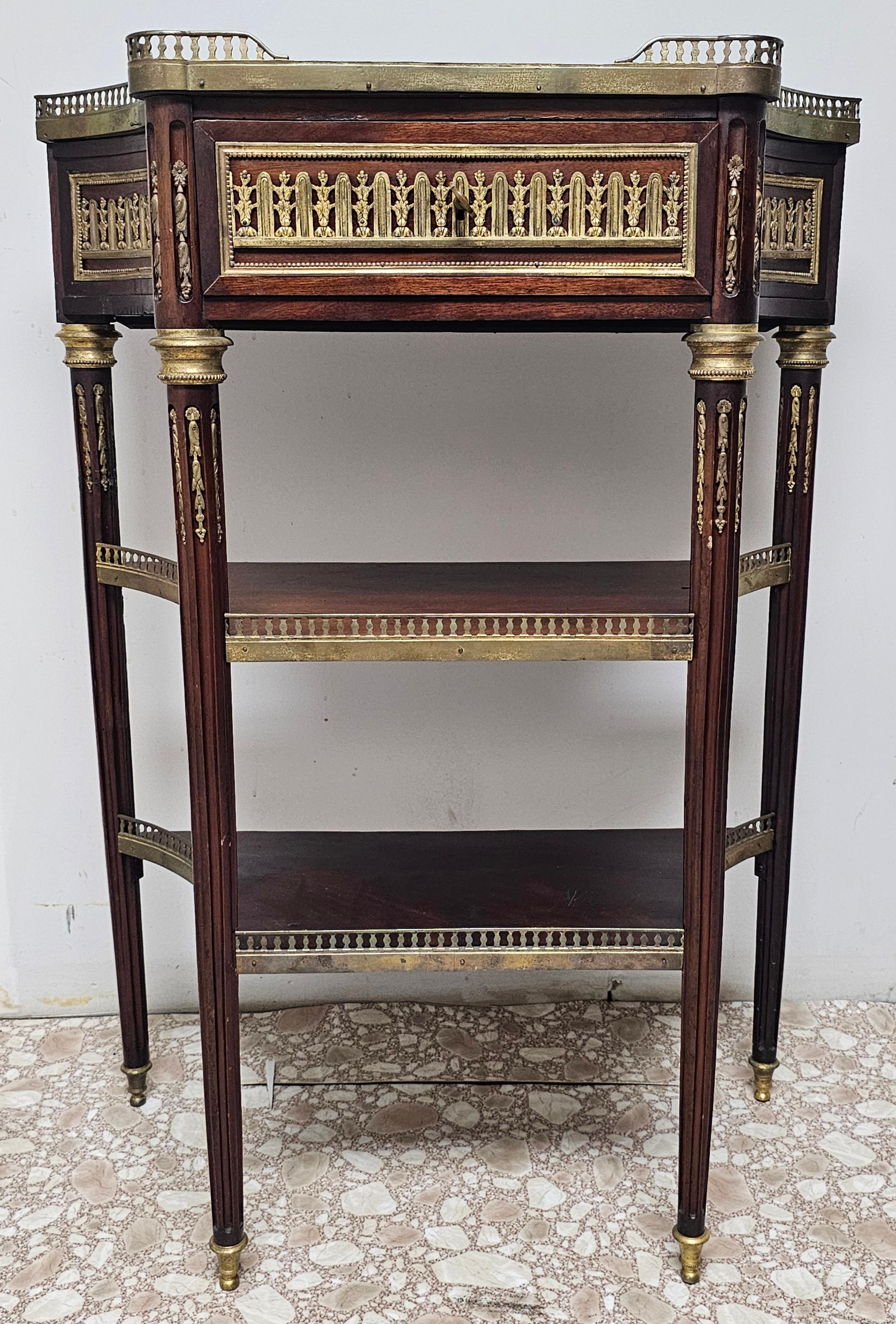 A most elegant and high quality French 19th century Louis XVI st. Belle Époque period mahogany, ormolu and Brèche d'Alep marble console, Attributed to Paul Sormani. The console is raised by fine circular tapered fluted supports with lovely ball