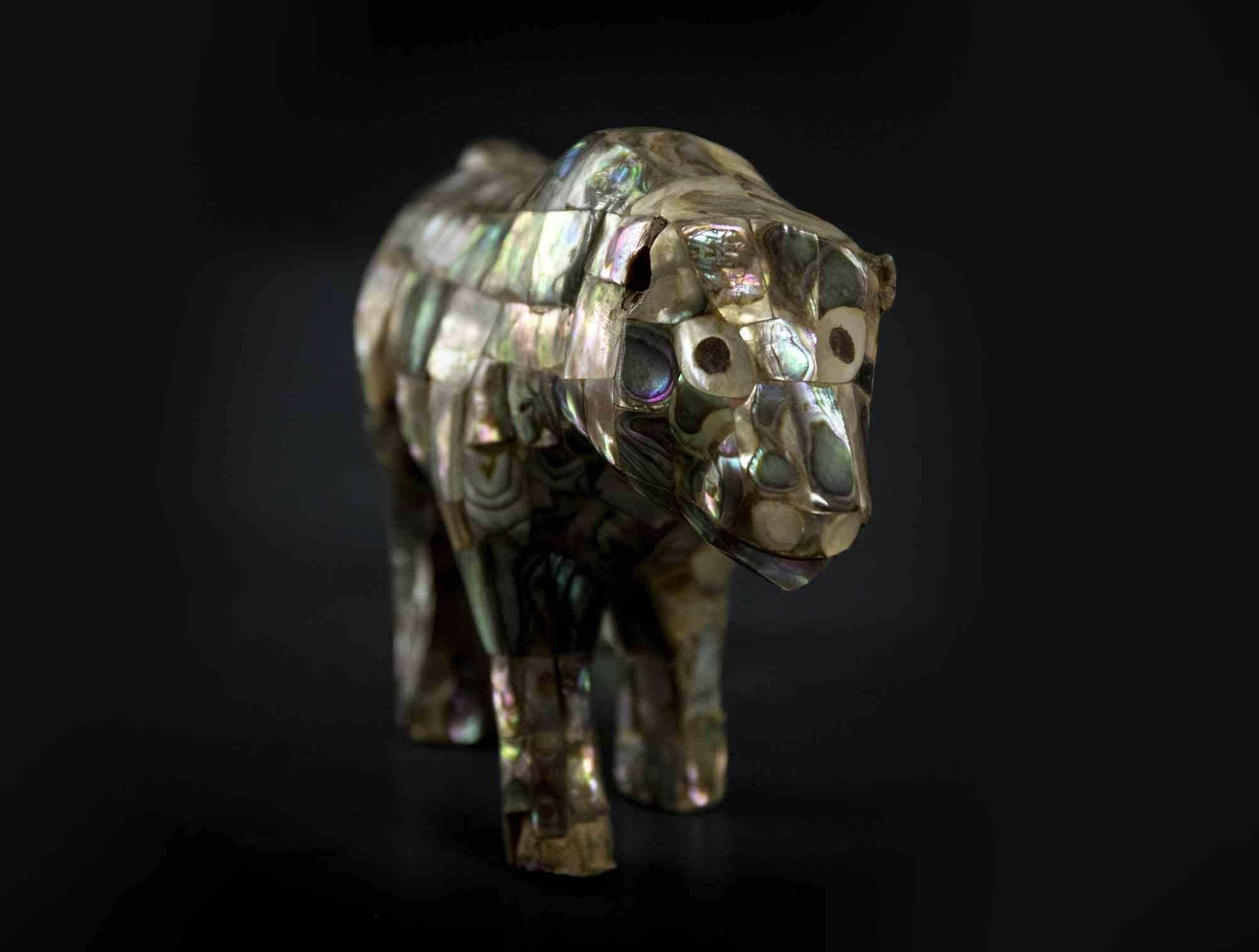 Vintage mother of pearl animal is an original decorative object realized by Anonymous Italian artist in 1970s.

Good conditions except for missing ears.