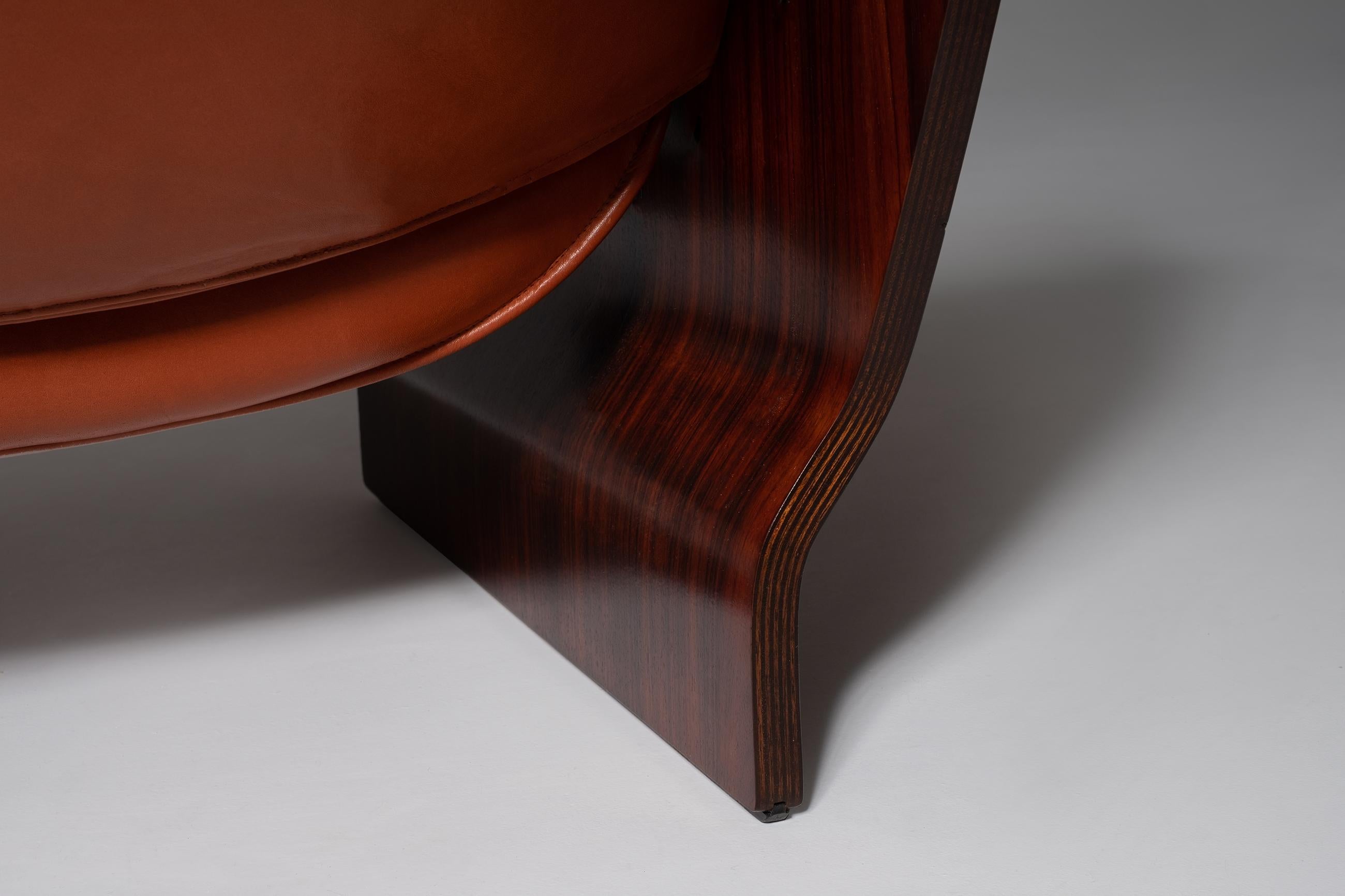Leather P110 ‘Canada’ lounge chair by Osvaldo Borsani for Tecno