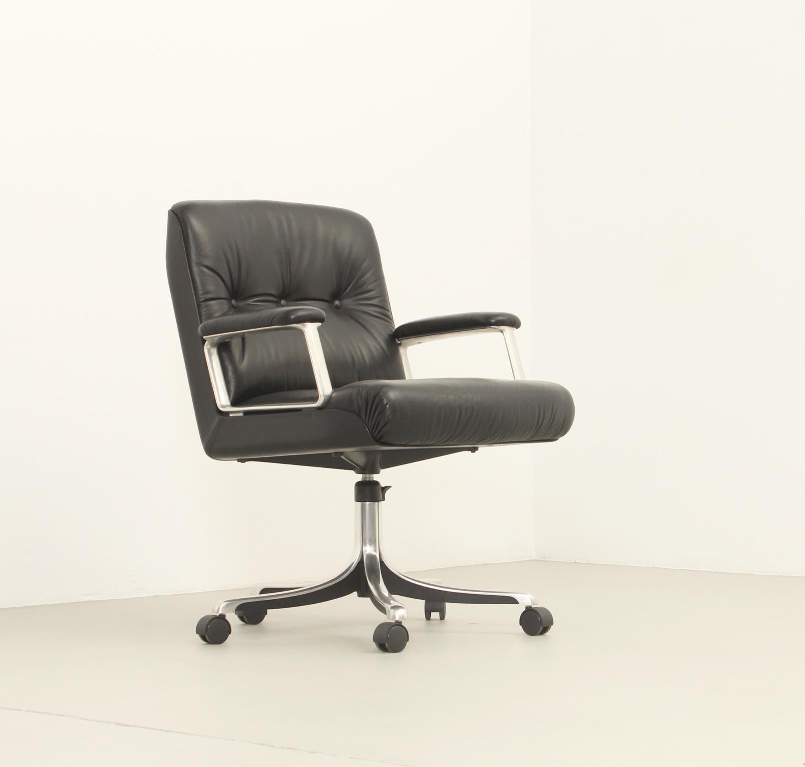 P126 Leather Office Chair by Osvaldo Borsani for Tecno, 1976 3