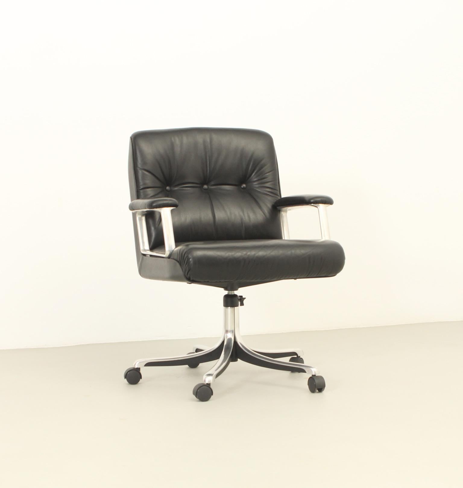 P126 Leather Office Chair by Osvaldo Borsani for Tecno, 1976 4