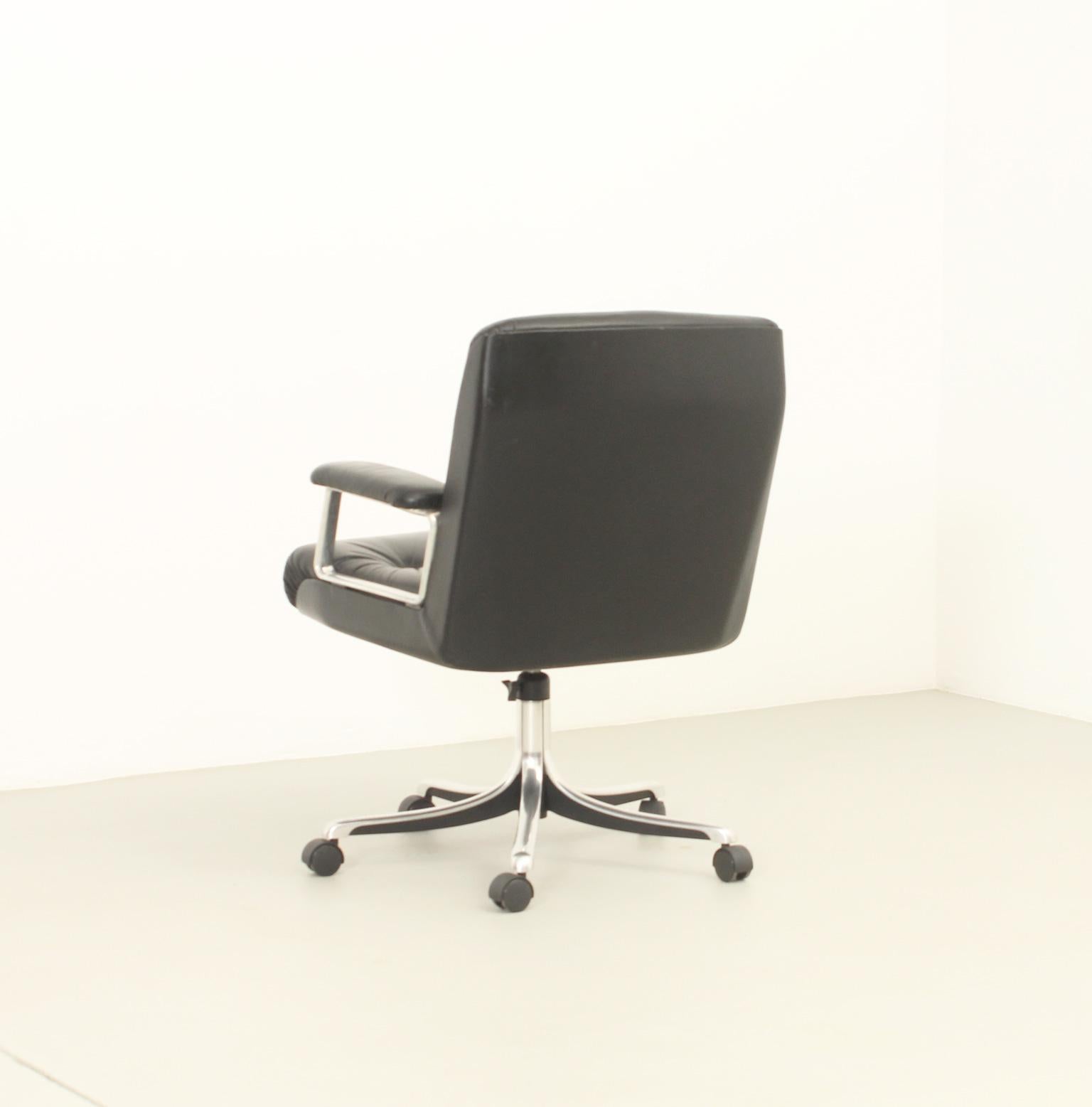 P126 Leather Office Chair by Osvaldo Borsani for Tecno, 1976 6