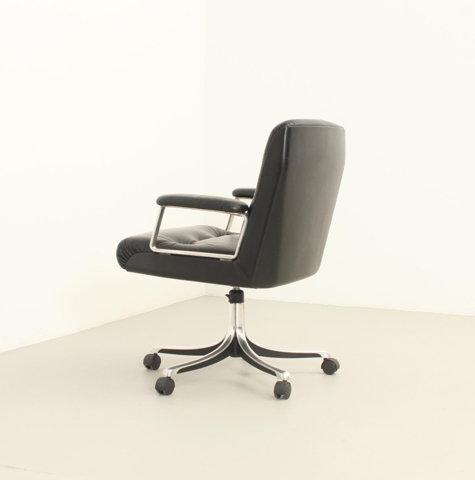 P126 Leather Office Chair by Osvaldo Borsani for Tecno, 1976 7
