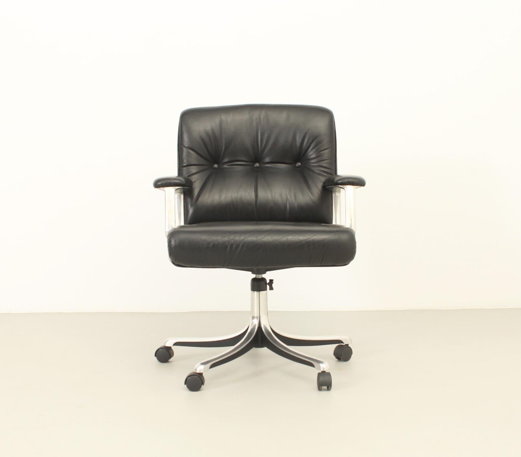 P126 Leather Office Chair by Osvaldo Borsani for Tecno, 1976 2