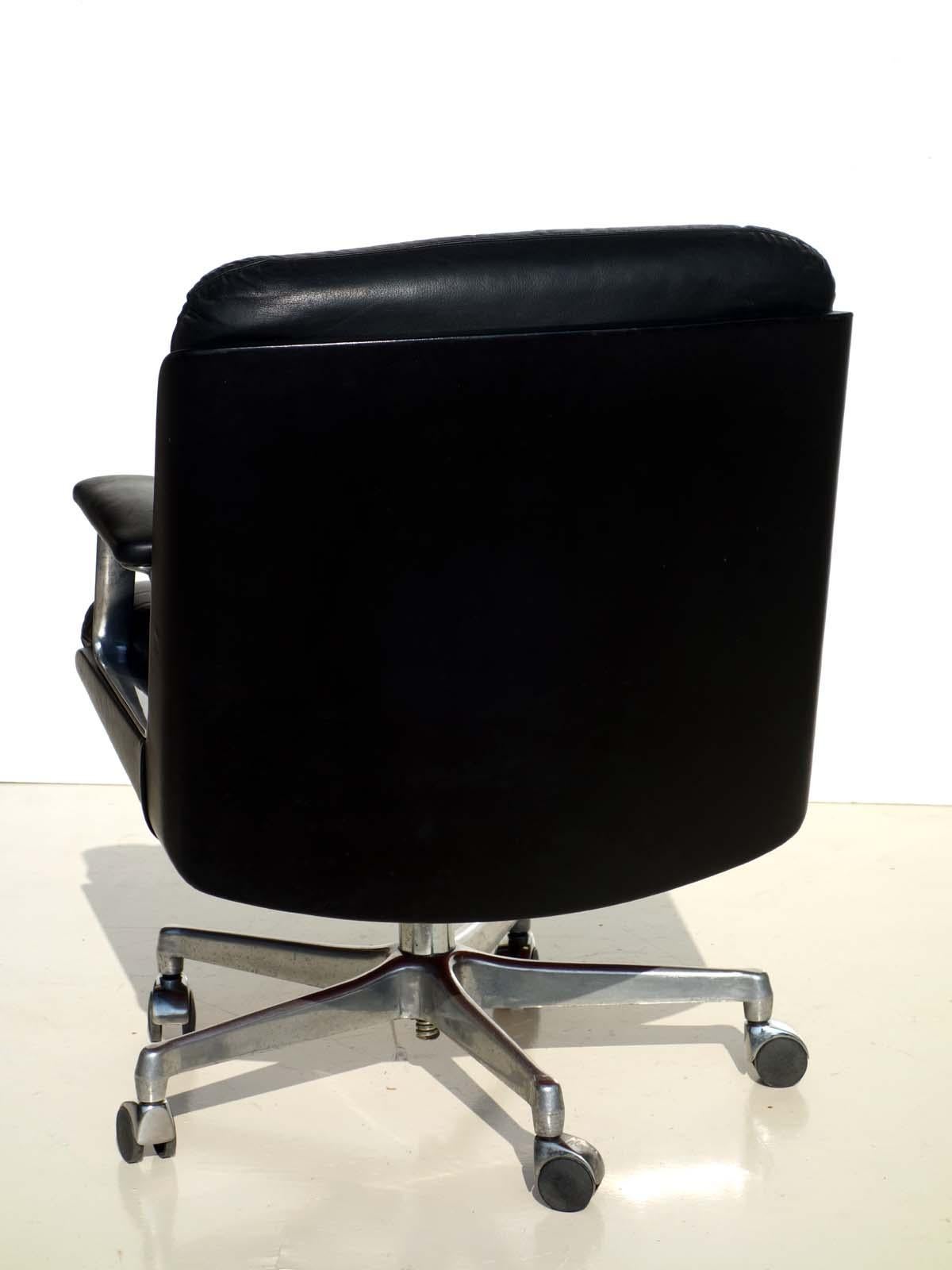 P128 by Osvaldo Borsani for Tecno Italian Design Office Chair In Excellent Condition In Brescia, IT