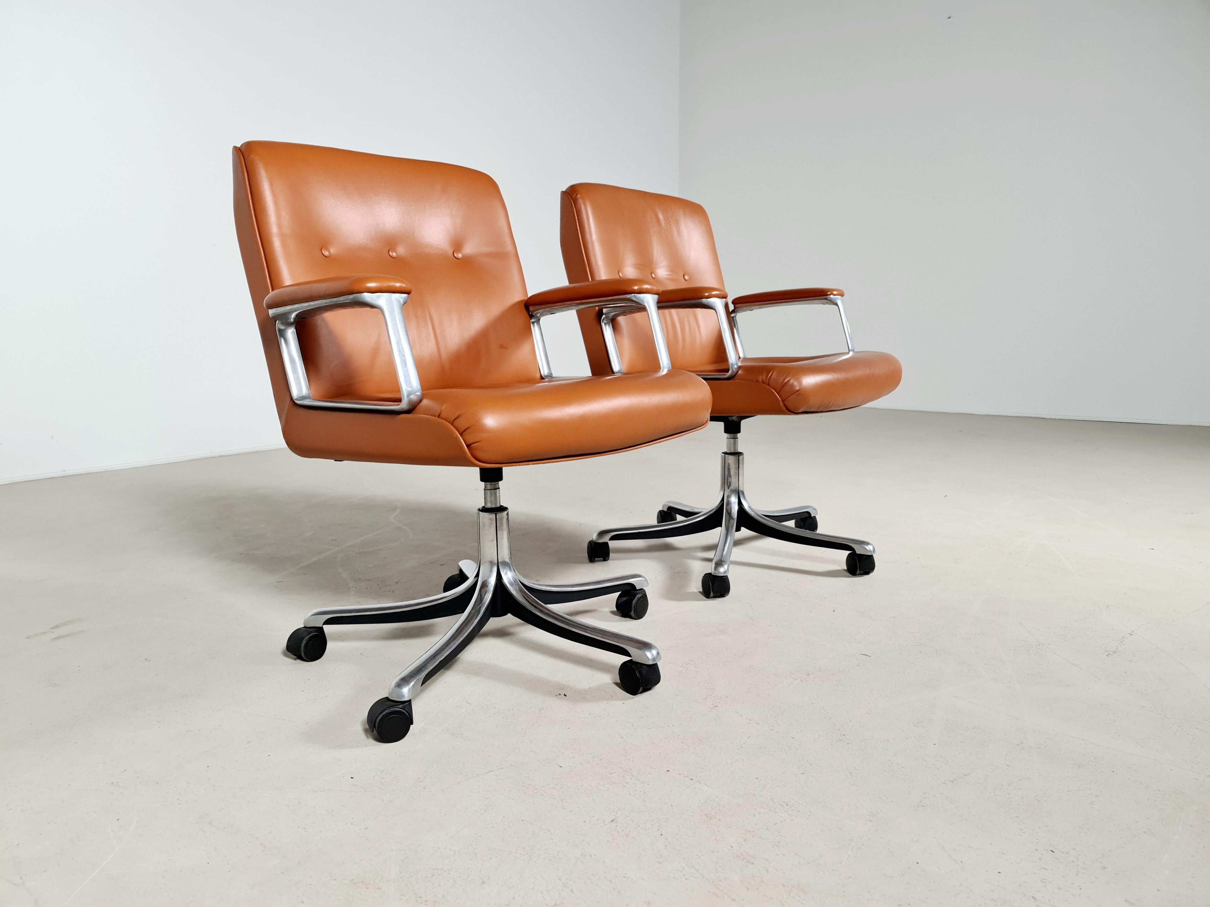 P128 Office Chairs by Osvaldo Borsani for Tecno, Italy, circa 1970s In Good Condition In amstelveen, NL