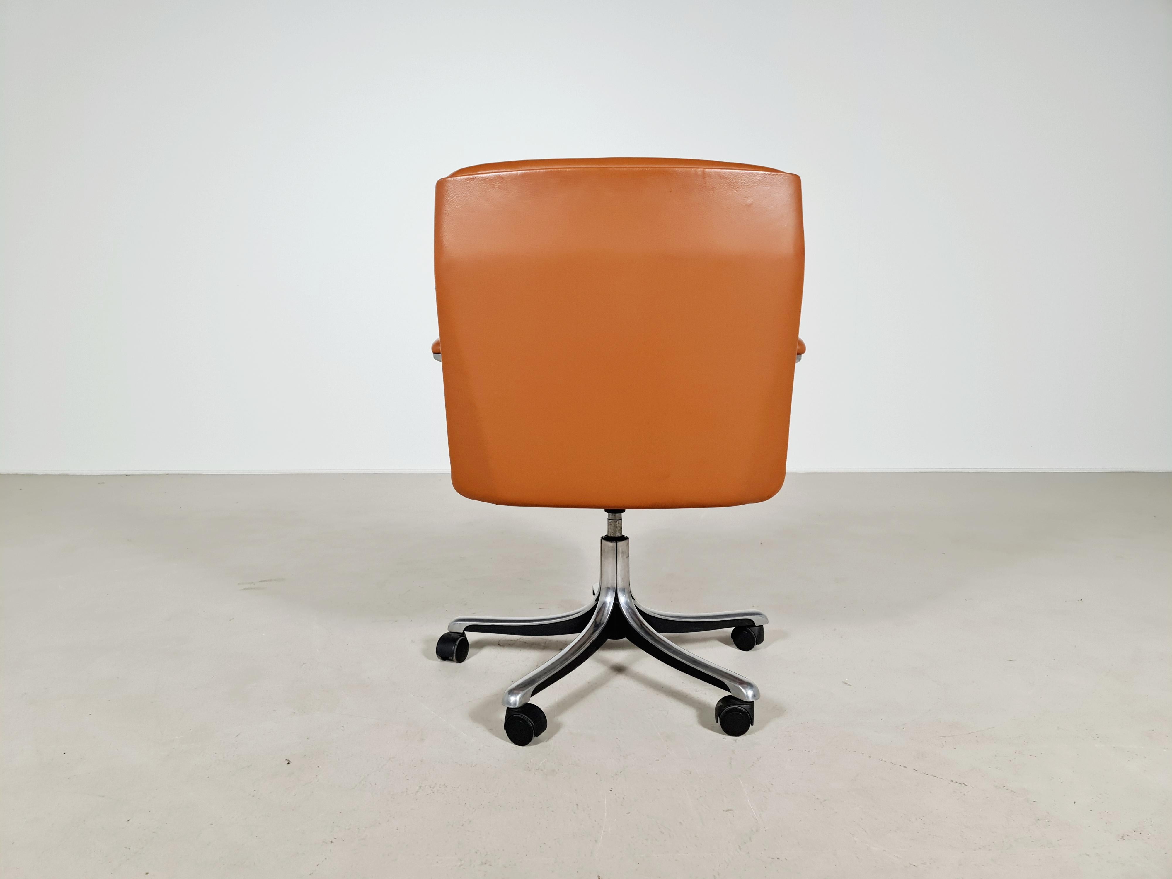 P128 Office Chairs by Osvaldo Borsani for Tecno, Italy, circa 1970s 1