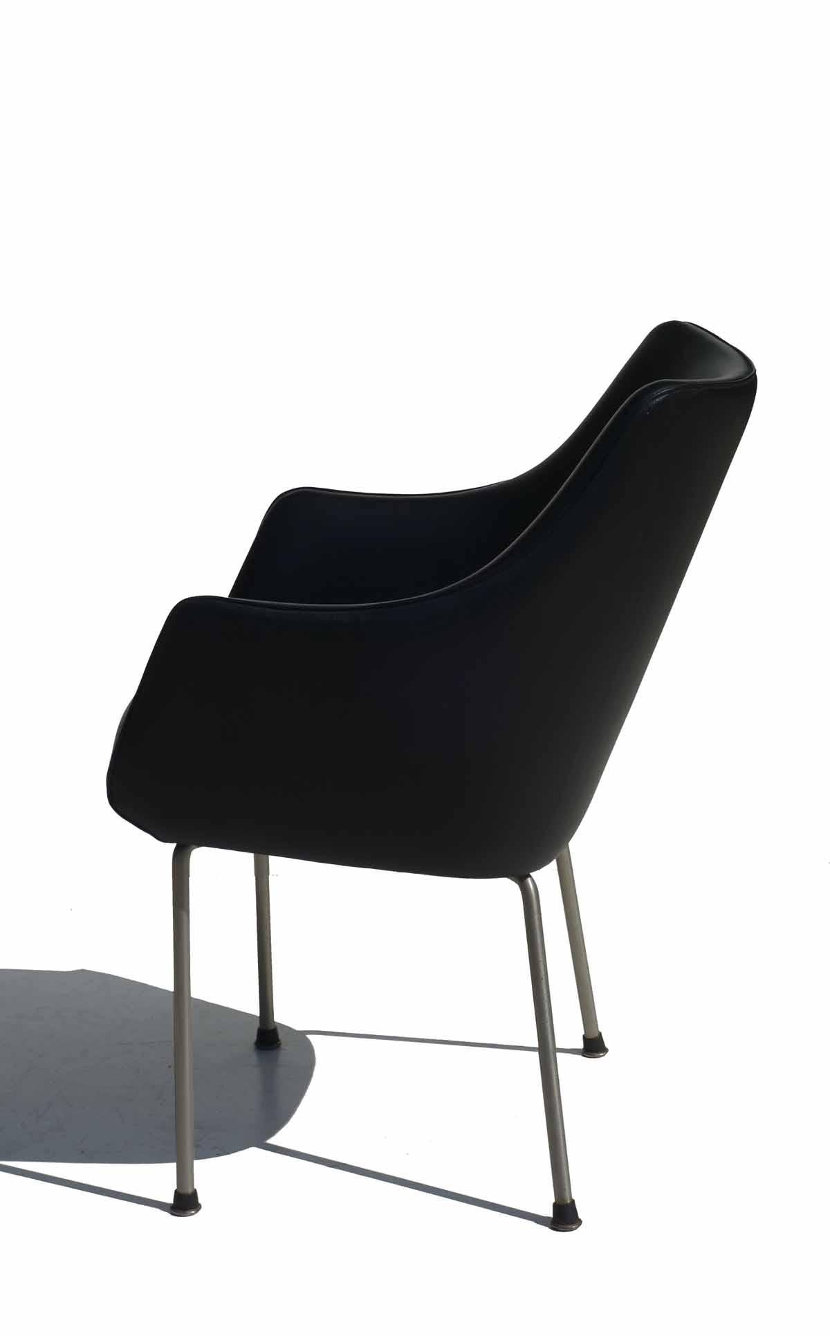 Mid-20th Century P20 Osvaldo Borsani for Tecno 1955 Mid-Century Modern Pair of Chairs For Sale
