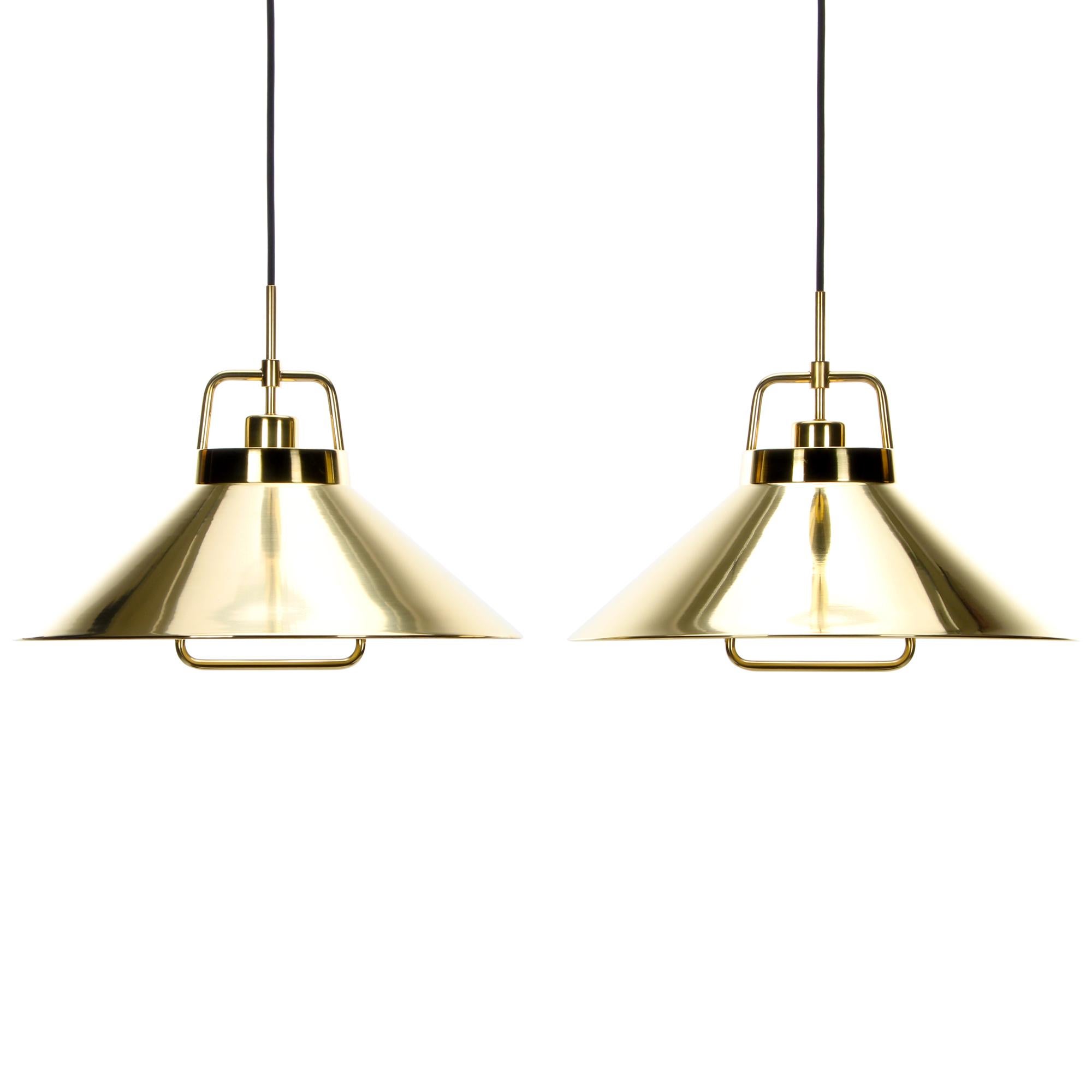 P295 pendant pair by Danish architect Fritz Schlegel in 1938, produced by Lyfa, early Danish midcentury design beautiful pair of brass hanging lights with brass suspensions in very good vintage condition!

A pair of very stylish brass pendants