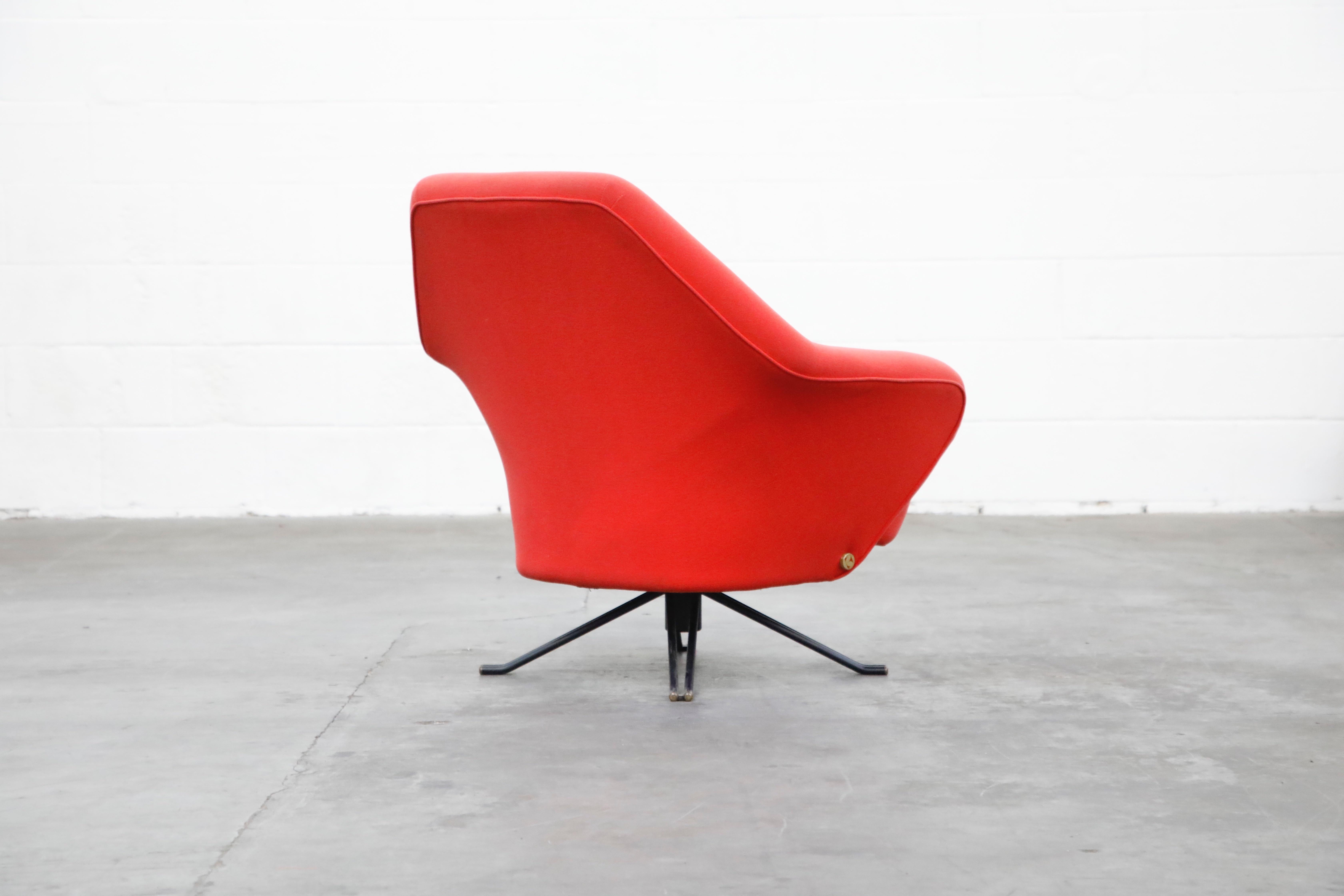 P32 Memory Swivel Armchair by Osvaldo Borsani for Tecno, circa 1958, Signed In Good Condition In Los Angeles, CA
