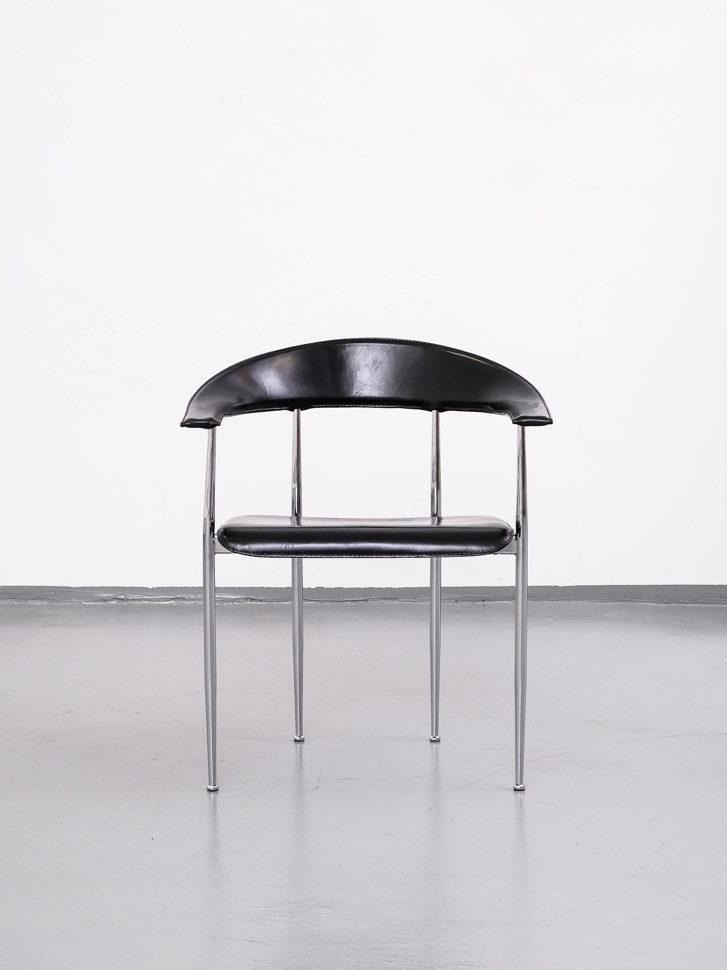 P40 armchair was designed by Giancarlo Vegni & Gianfranco Gualtierotti for Fasem in Italy, circa 1980.
The seat and armrest are upholstered in a high quality black leather. Very sturdy chromed tubular steel base.