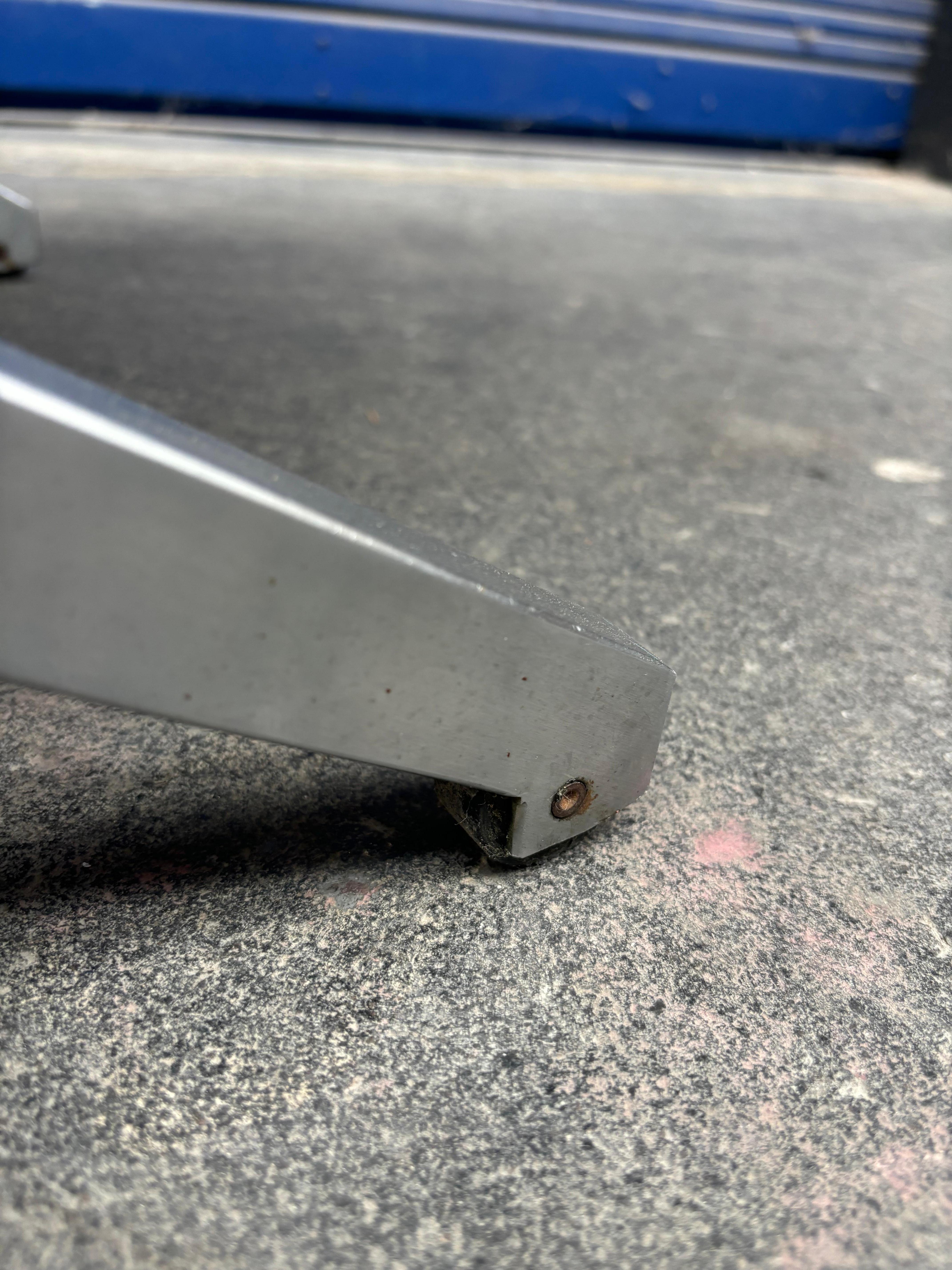 P40 par Osvaldo Borsani, première édition par Tecno en vente 2