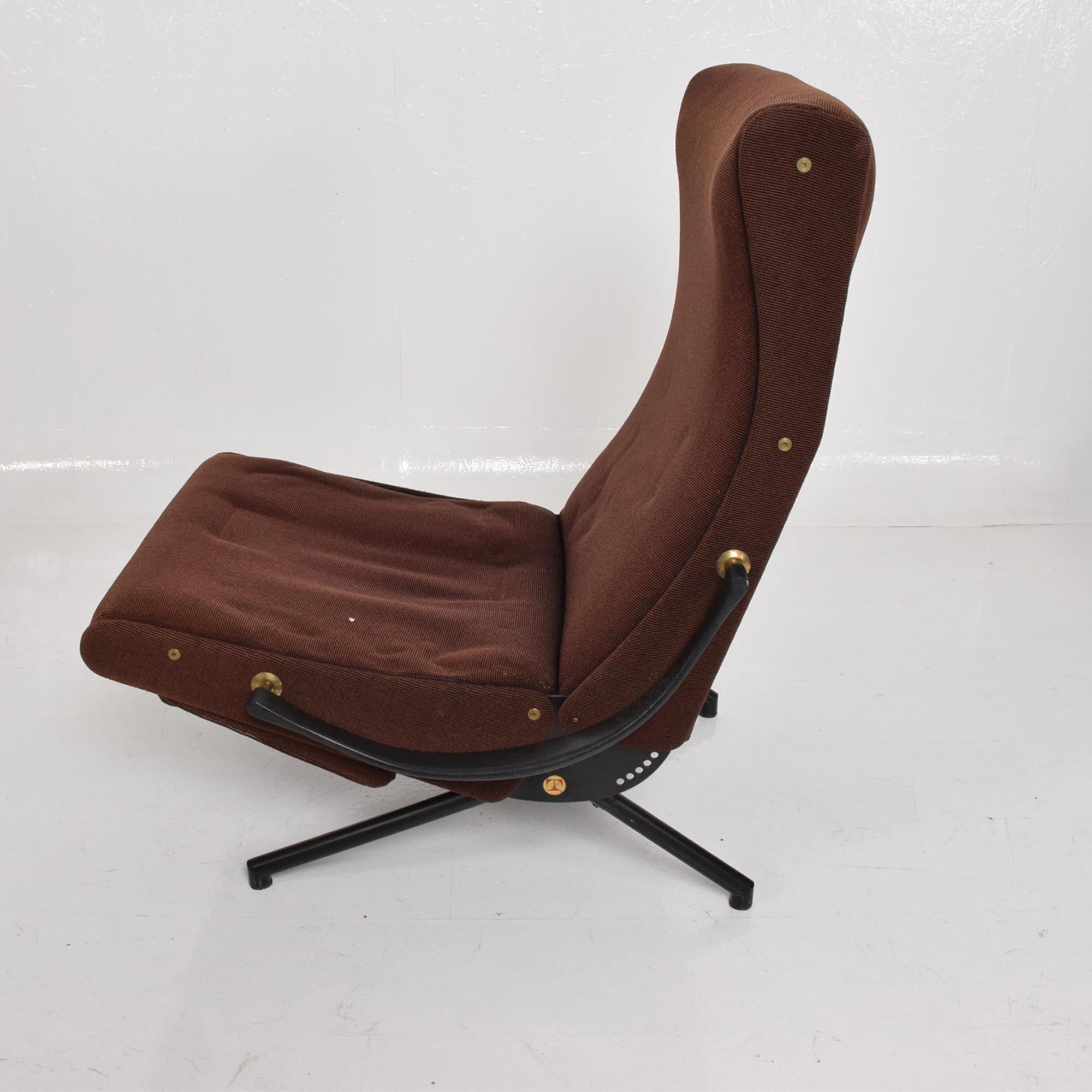 P40 Chaise Lounge Chair by Osvaldo Borsani for Tecno Italy 1960s 
Original brown upholstery with brass accents.
Original label present
37 H x 28 W x 28 D, seat: 14.5 H.
Adjustable back expandable footrest.
Original Unrestored Vintage