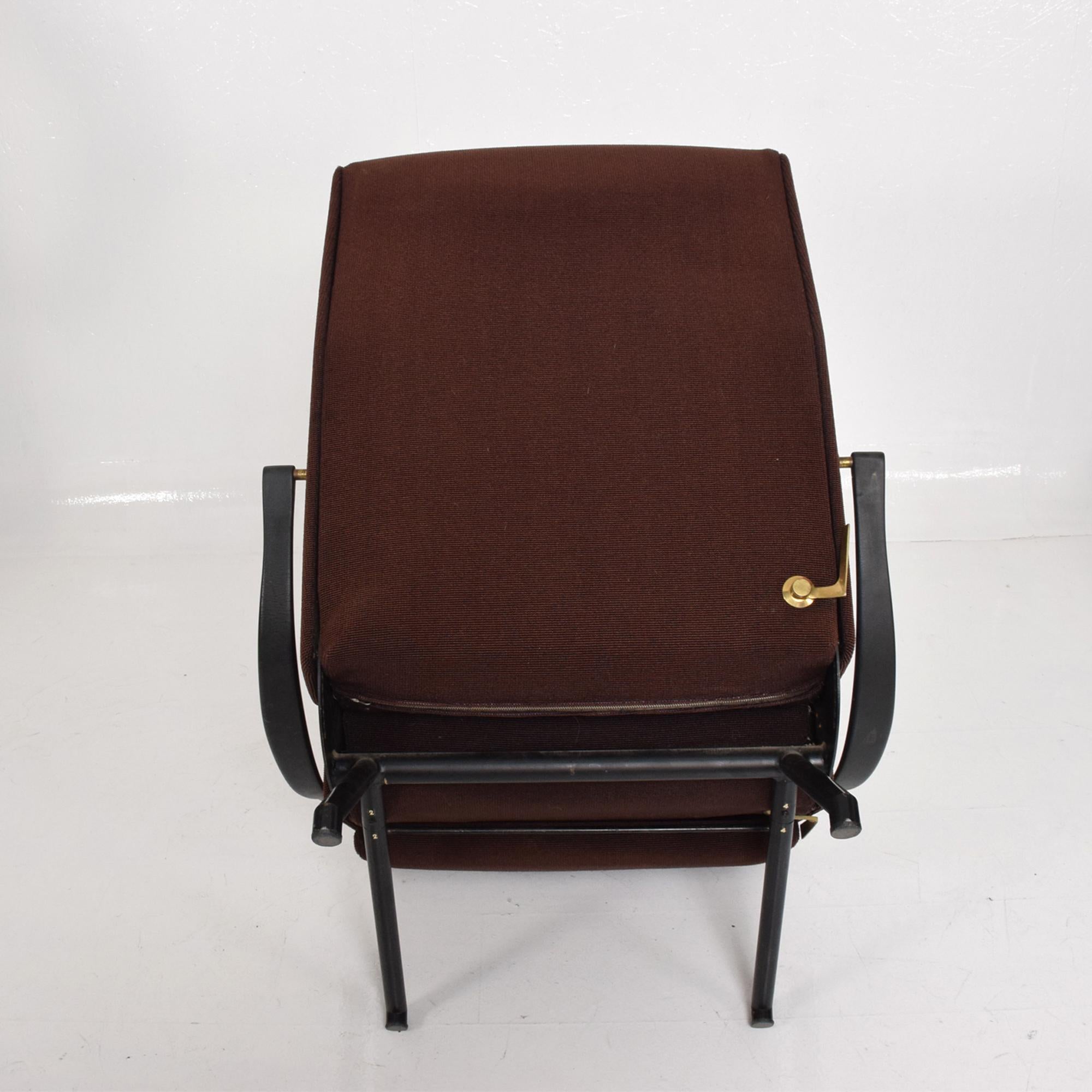 Mid-Century Modern P40 Chaise Lounge Chair by Osvaldo Borsani TECNO Italy 1960s