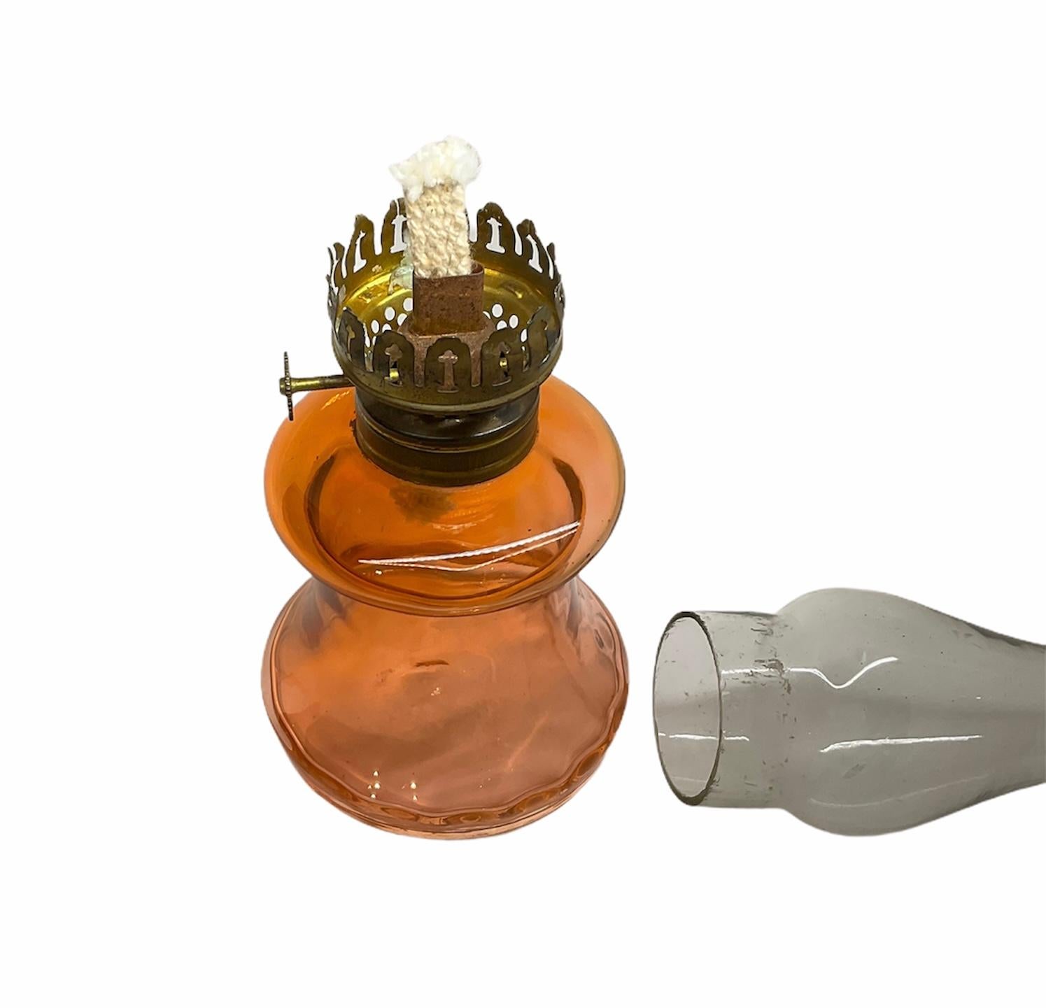 P&A Hornet Miniature Hurricane Oil Glass Lamp In Good Condition In Guaynabo, PR