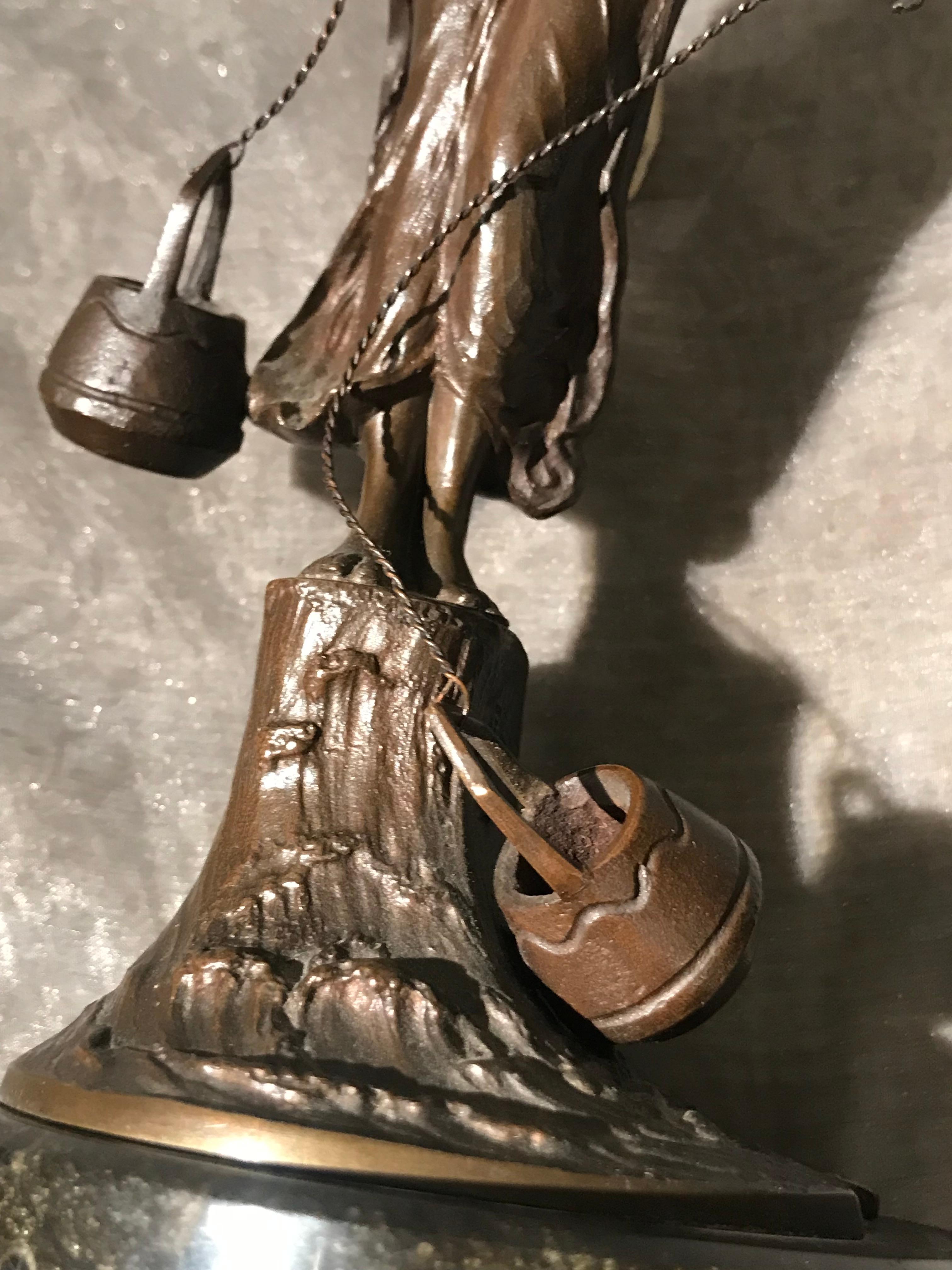 Paar Bronzen „Gärtnerin und Wasserträgerin“, Bronze patiniert, auf Marmorsockel  For Sale 8