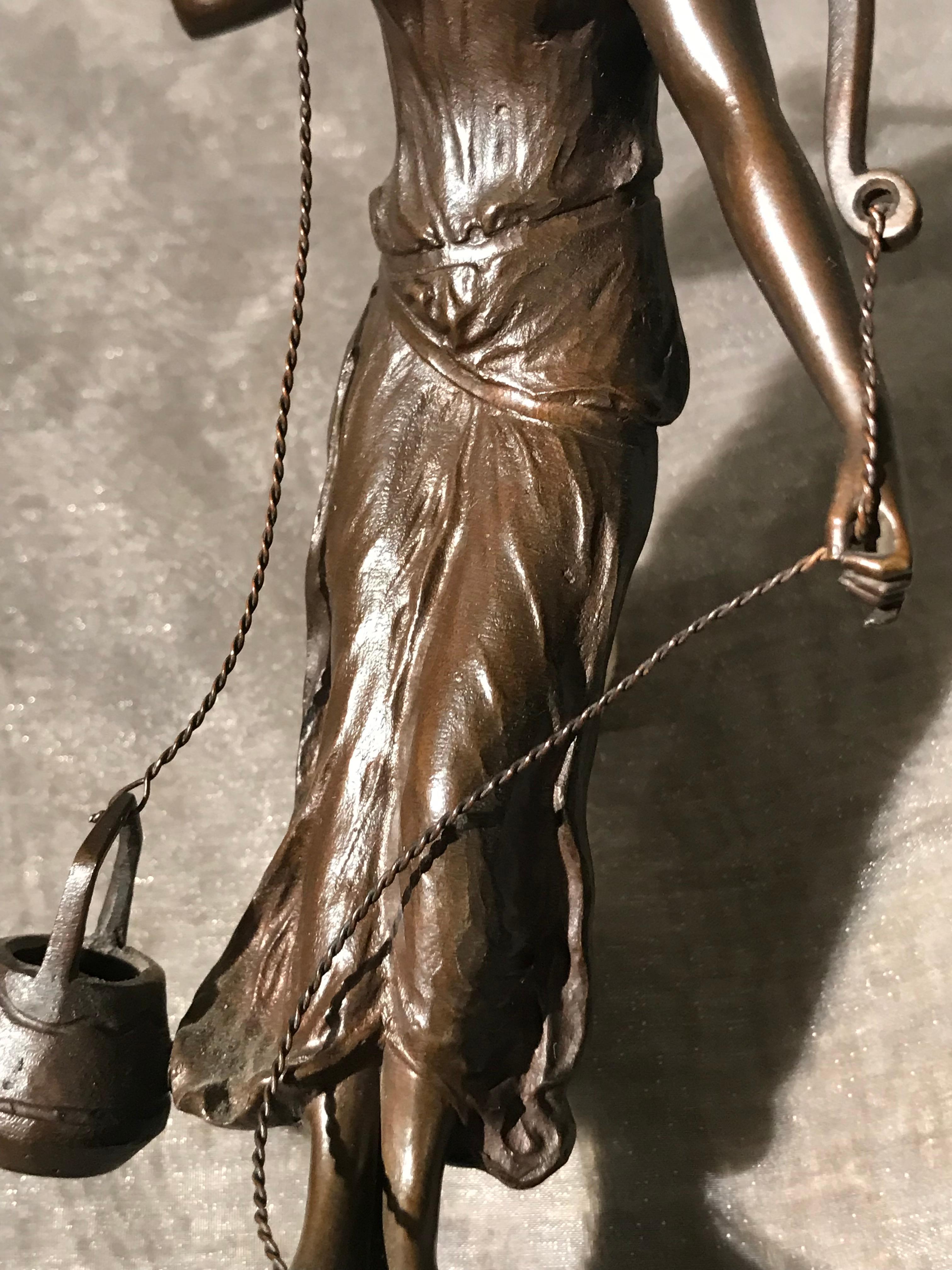 Paar Bronzen „Gärtnerin und Wasserträgerin“, Bronze patiniert, auf Marmorsockel  For Sale 9