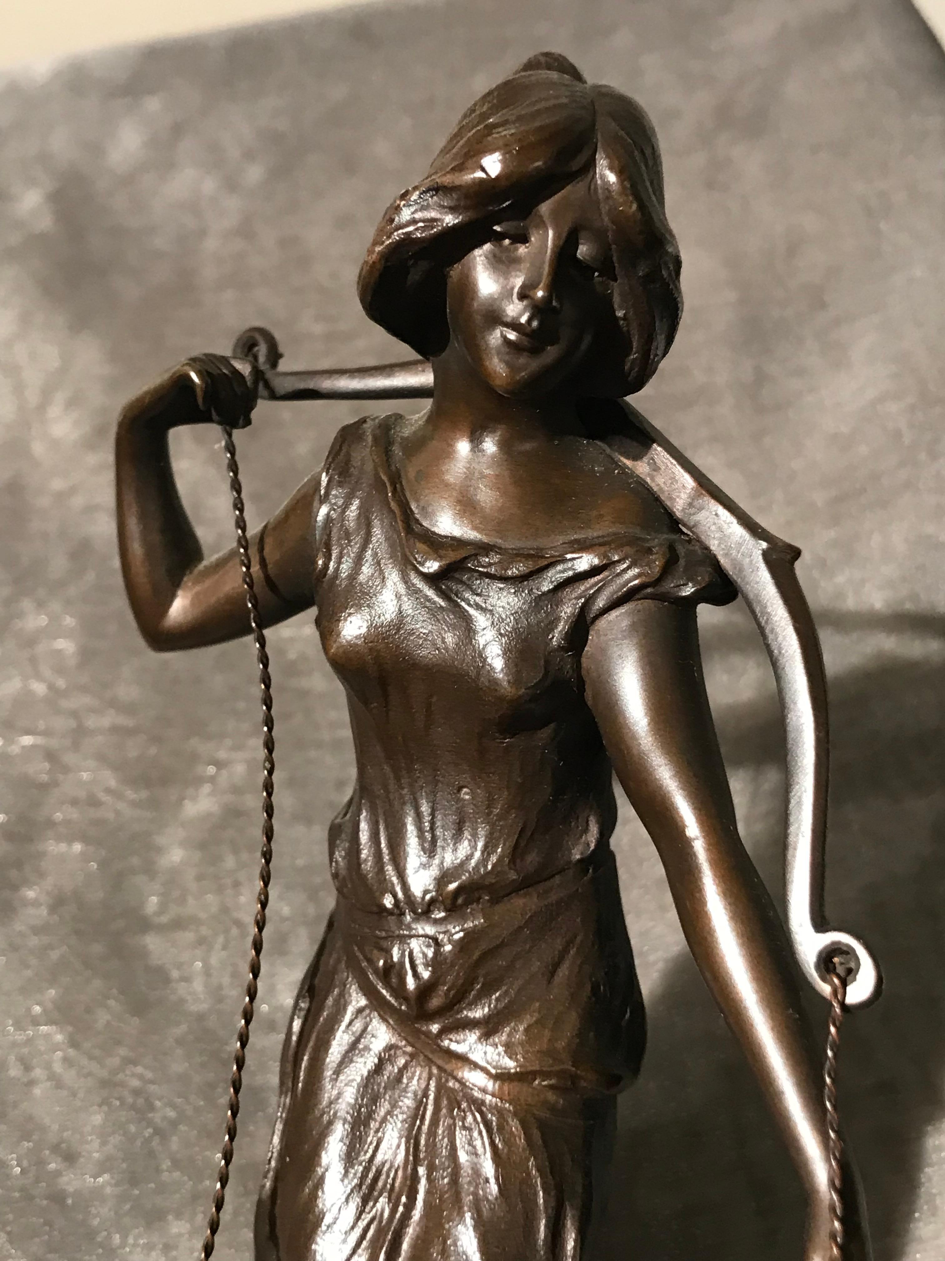 Paar Bronzen „Gärtnerin und Wasserträgerin“, Bronze patiniert, auf Marmorsockel  For Sale 10