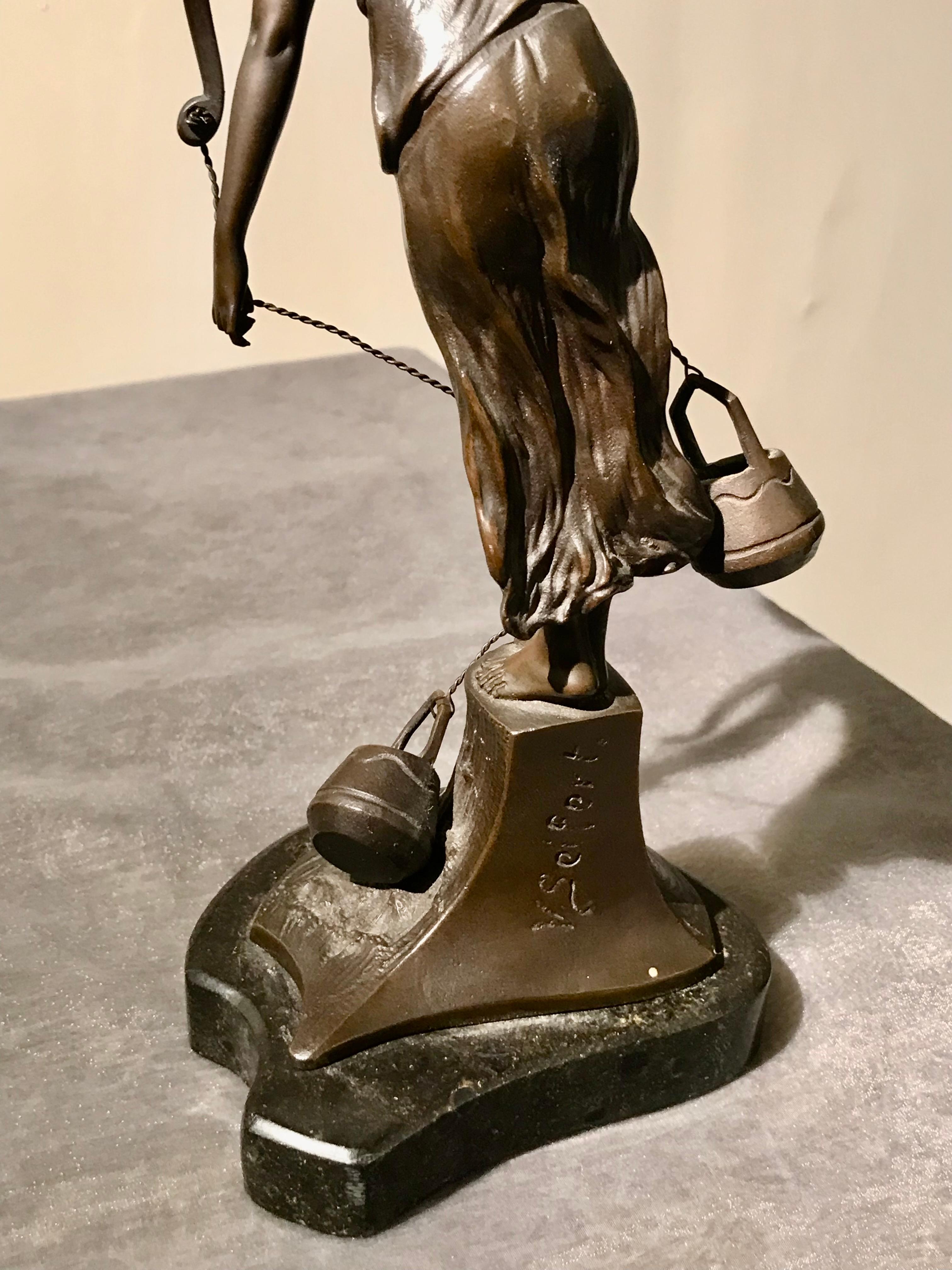 Paar Bronzen „Gärtnerin und Wasserträgerin“, Bronze patiniert, auf Marmorsockel  For Sale 12
