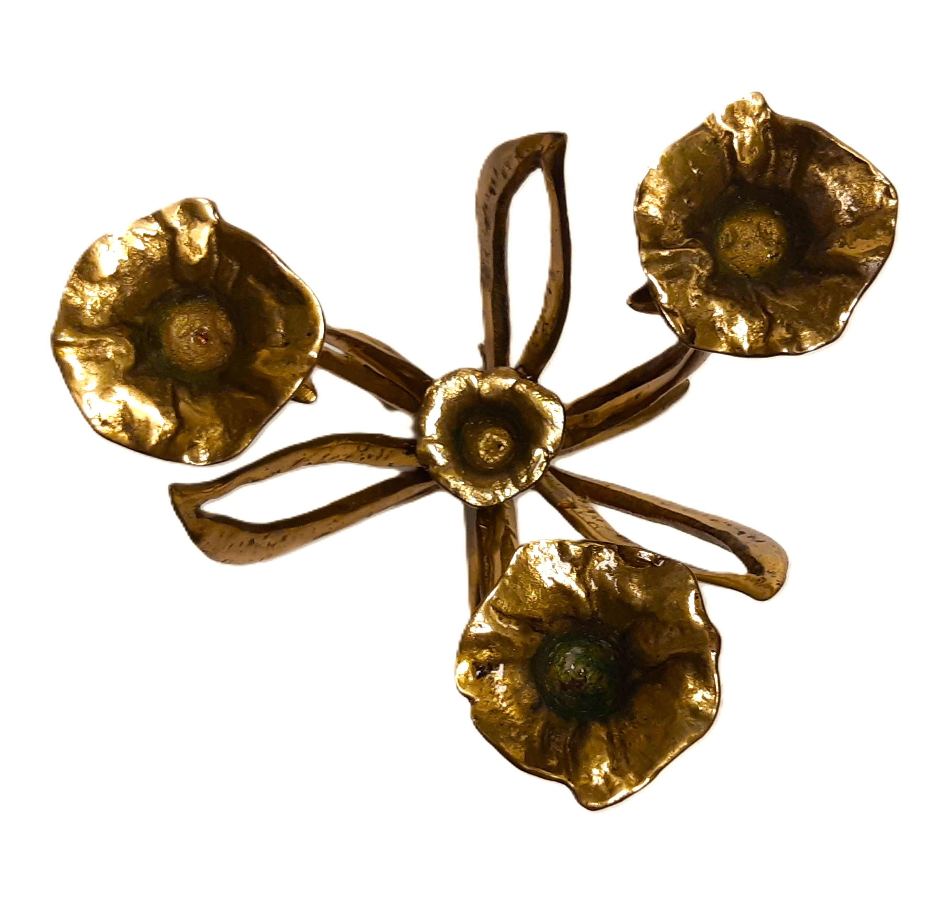 Par brutalistische Messing-Kerzenleuchter Moldeado en venta