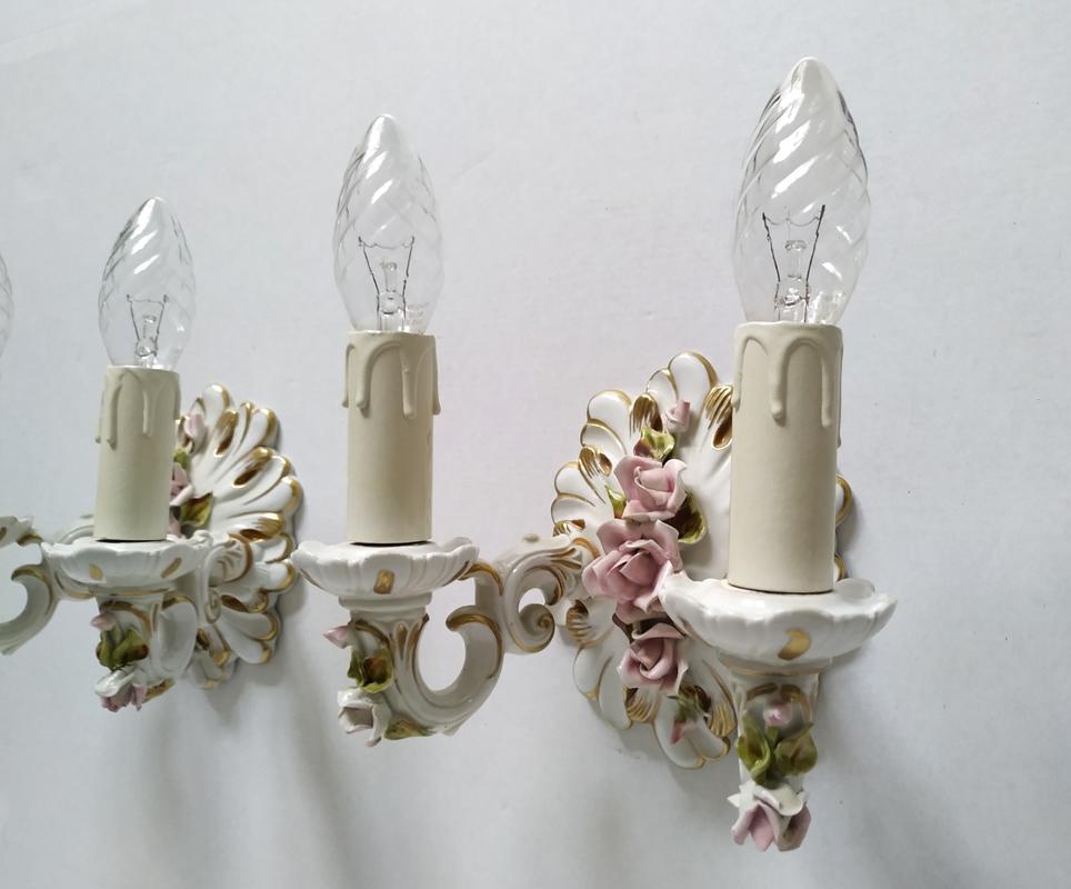 Pareja de apliques de porcelana italiana vintage Italiano en venta