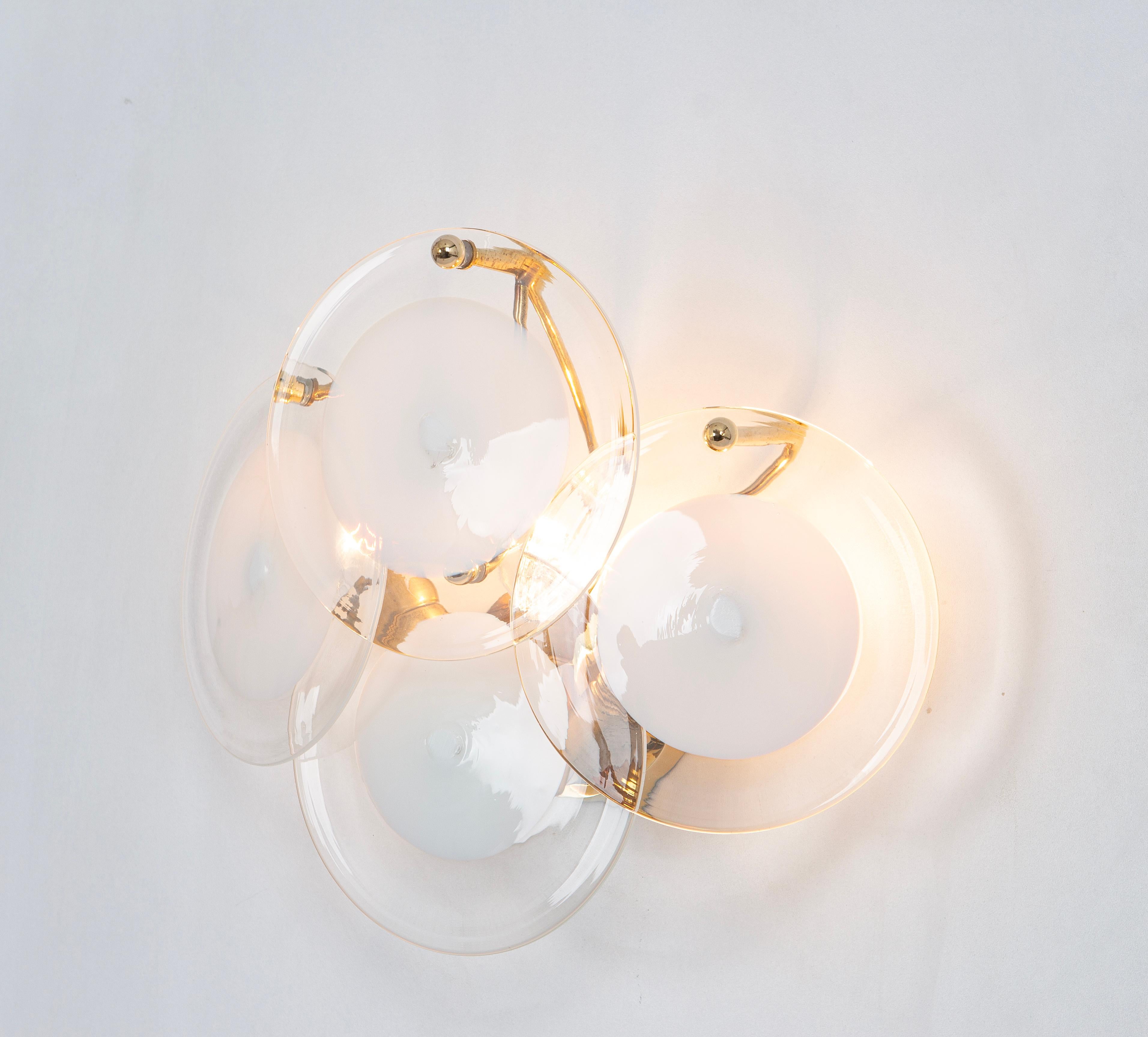 Pair of Vistosi White Glass Disc Wall Light, Italy, 1970s In Good Condition For Sale In Aachen, NRW