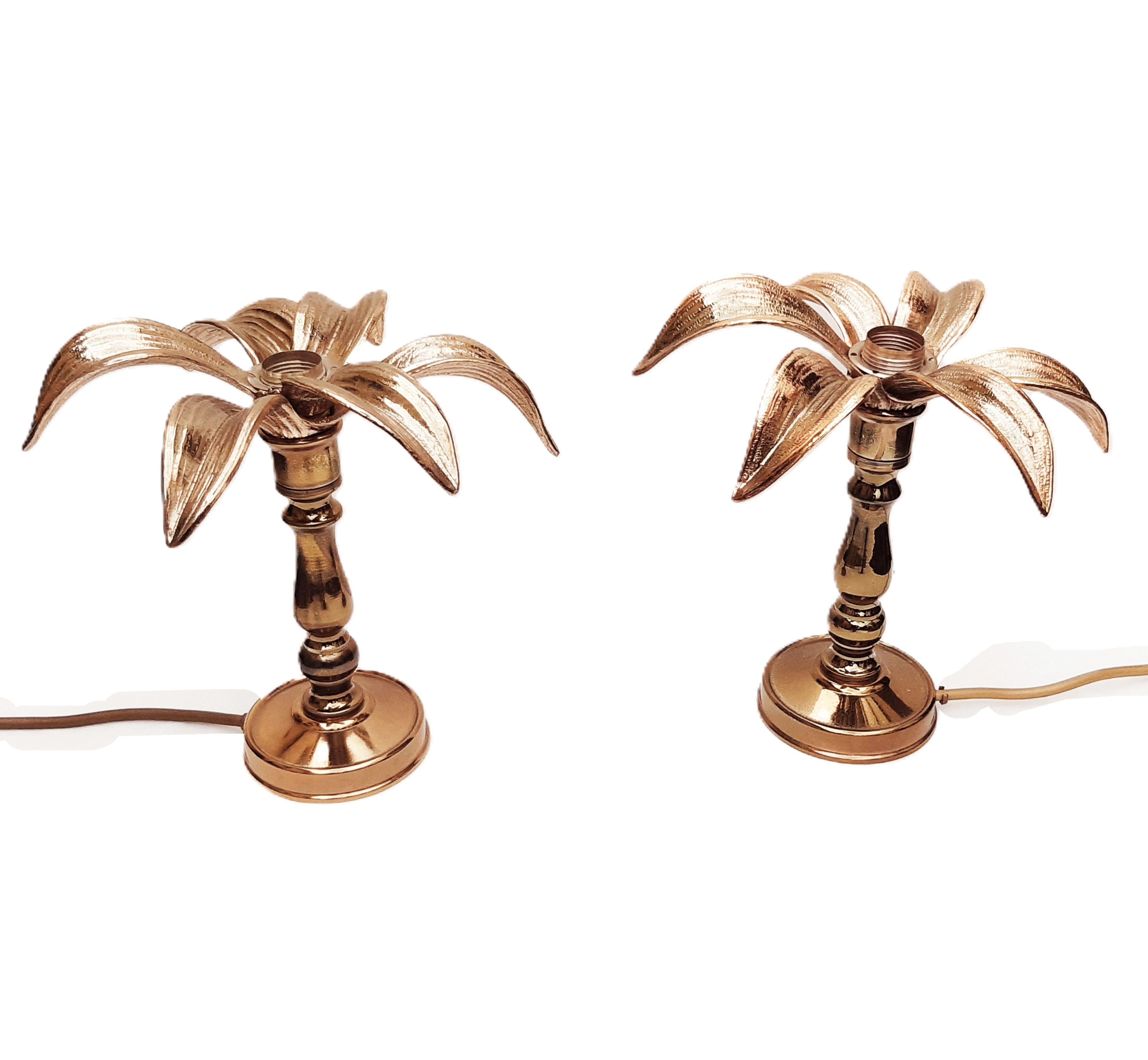 Un par de lámparas de mesa de estilo vintage con pantallas o pantallas de 3 piezas de Messing, el diseñador belga Willy Daro, para la empresa Massive Lighting.  zugeschrieben und in den 1970er Jahren hergestellt.

Información sobre el producto:
   