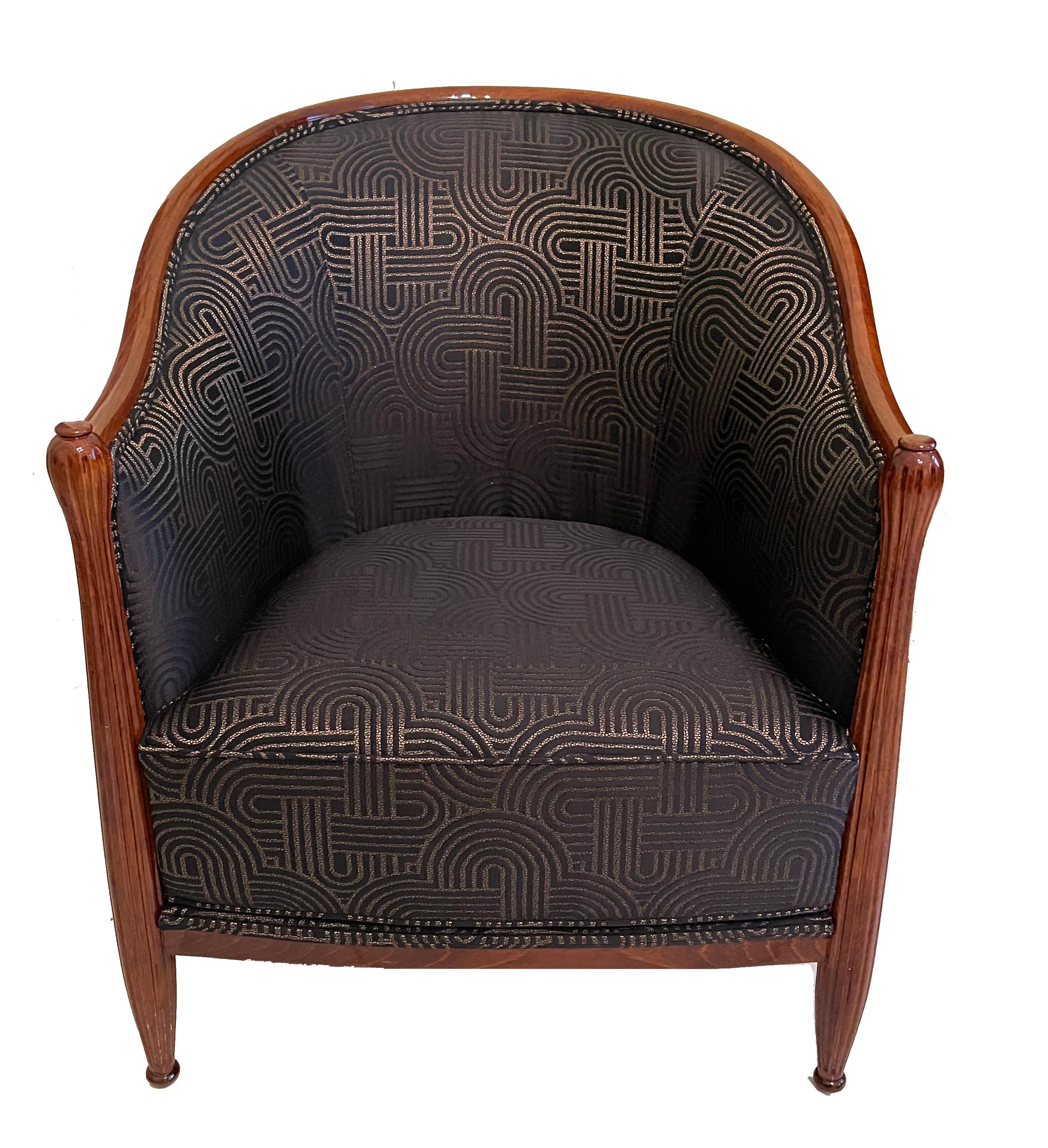 Pair of Art Deco Bergère Chairs
This pair of elegant armchairs is exceptionally comfortable thanks to its design.

The slightly reclined wooden frame provides a comfortable seating experience. This is further enhanced by the gently rounded backrest