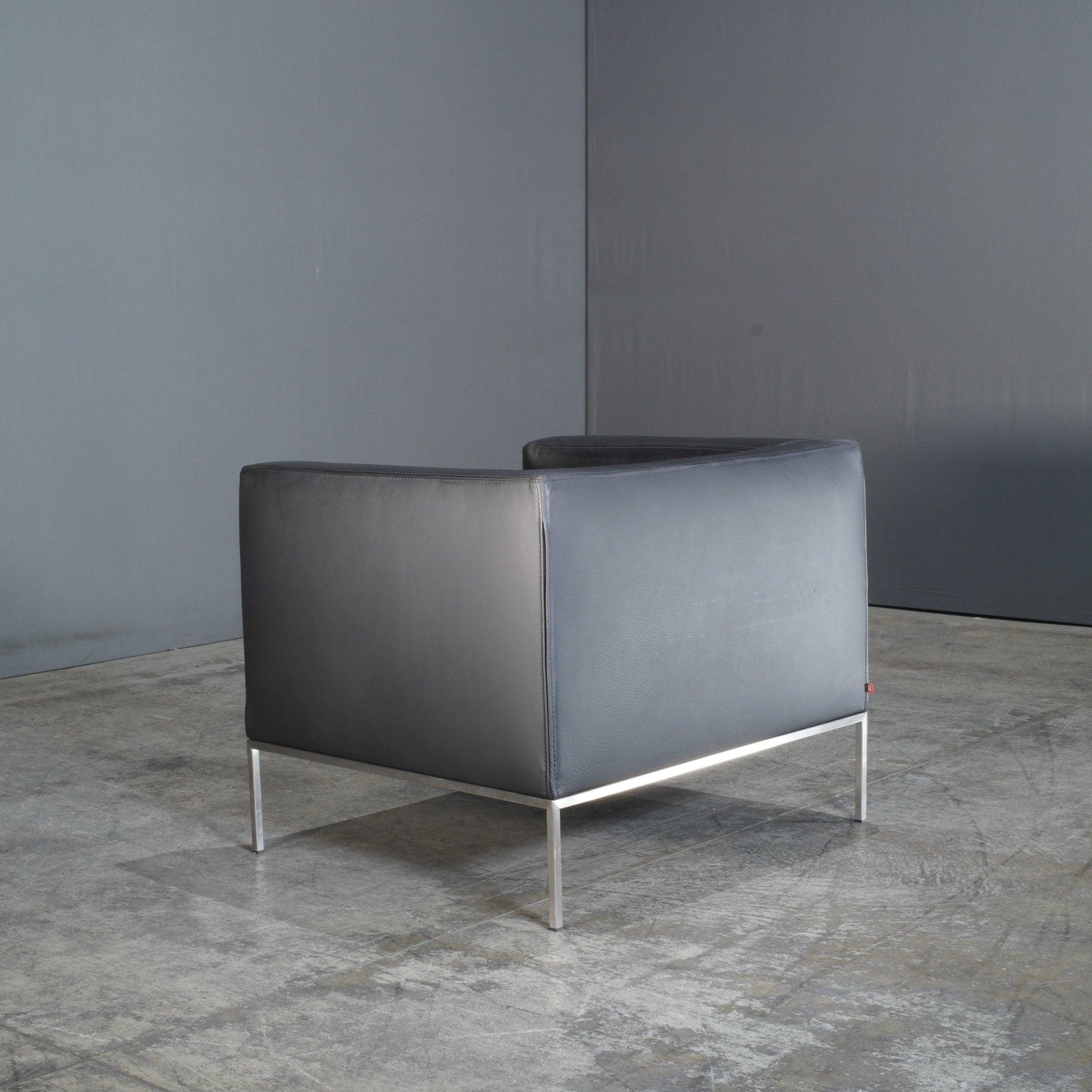 Contemporary Paari Design Black Leather Armchair For Sale
