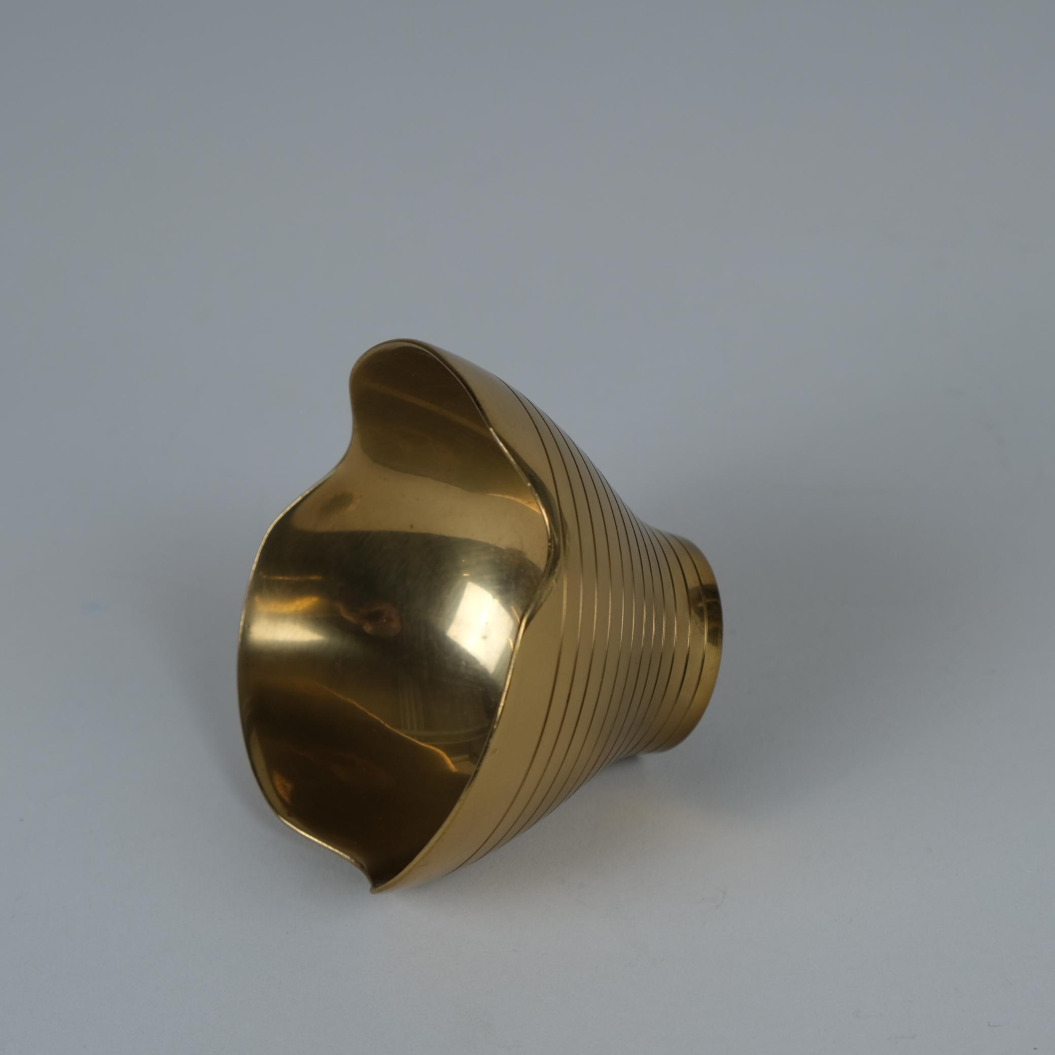 Paavo & Helena Tynell Cast Brass Bowl Model no. 4, Taito 1940s In Good Condition For Sale In Helsinki, FI