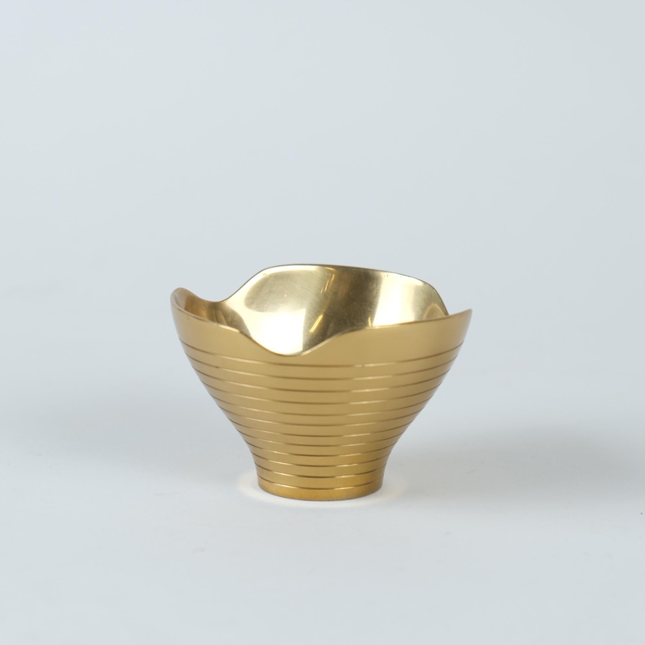 Paavo & Helena Tynell Cast Brass Bowl Model no. 4, Taito 1940s For Sale 3