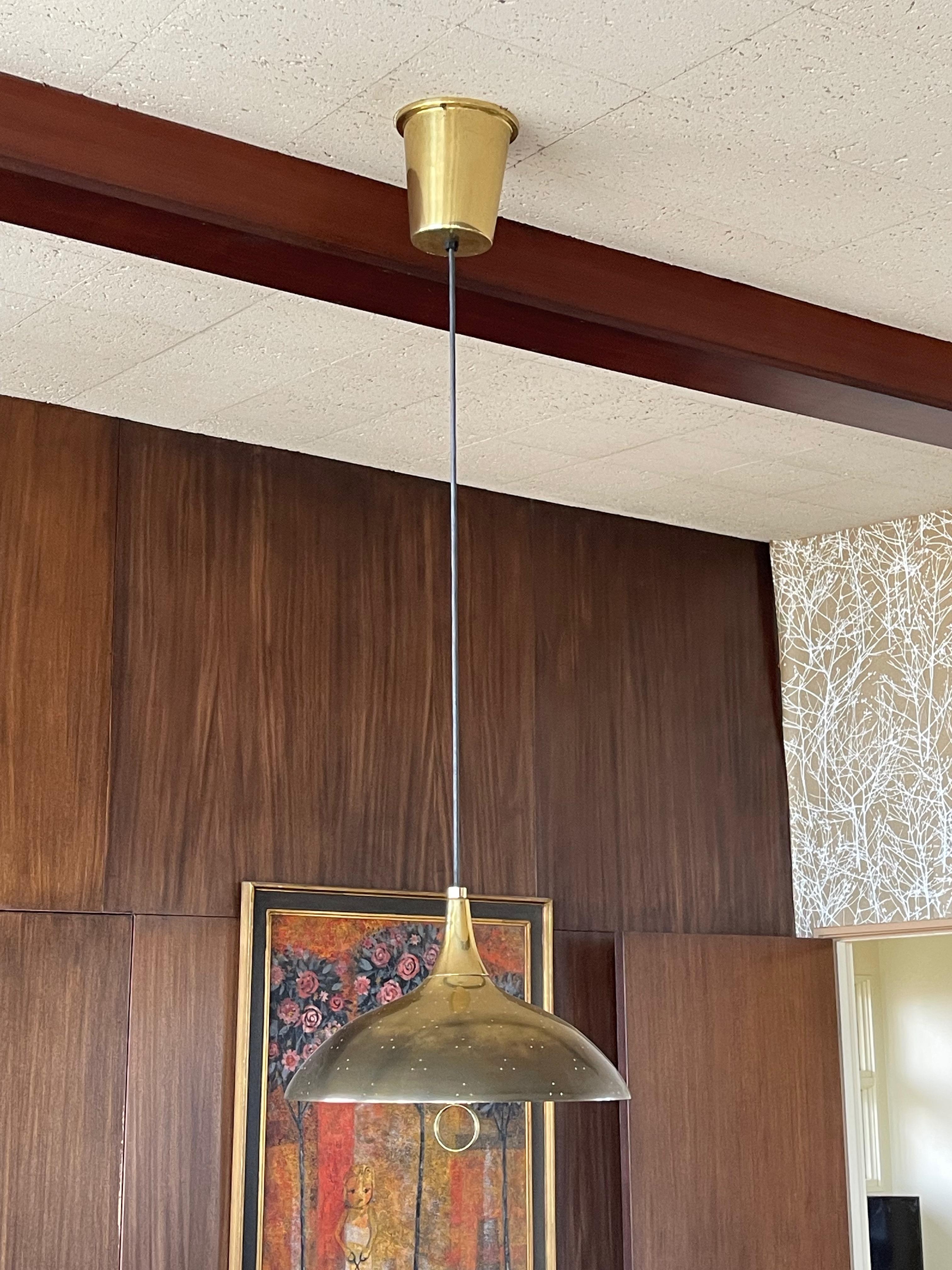 Ottone Lampada a sospensione Paavo Tynell di Lightolier in vendita