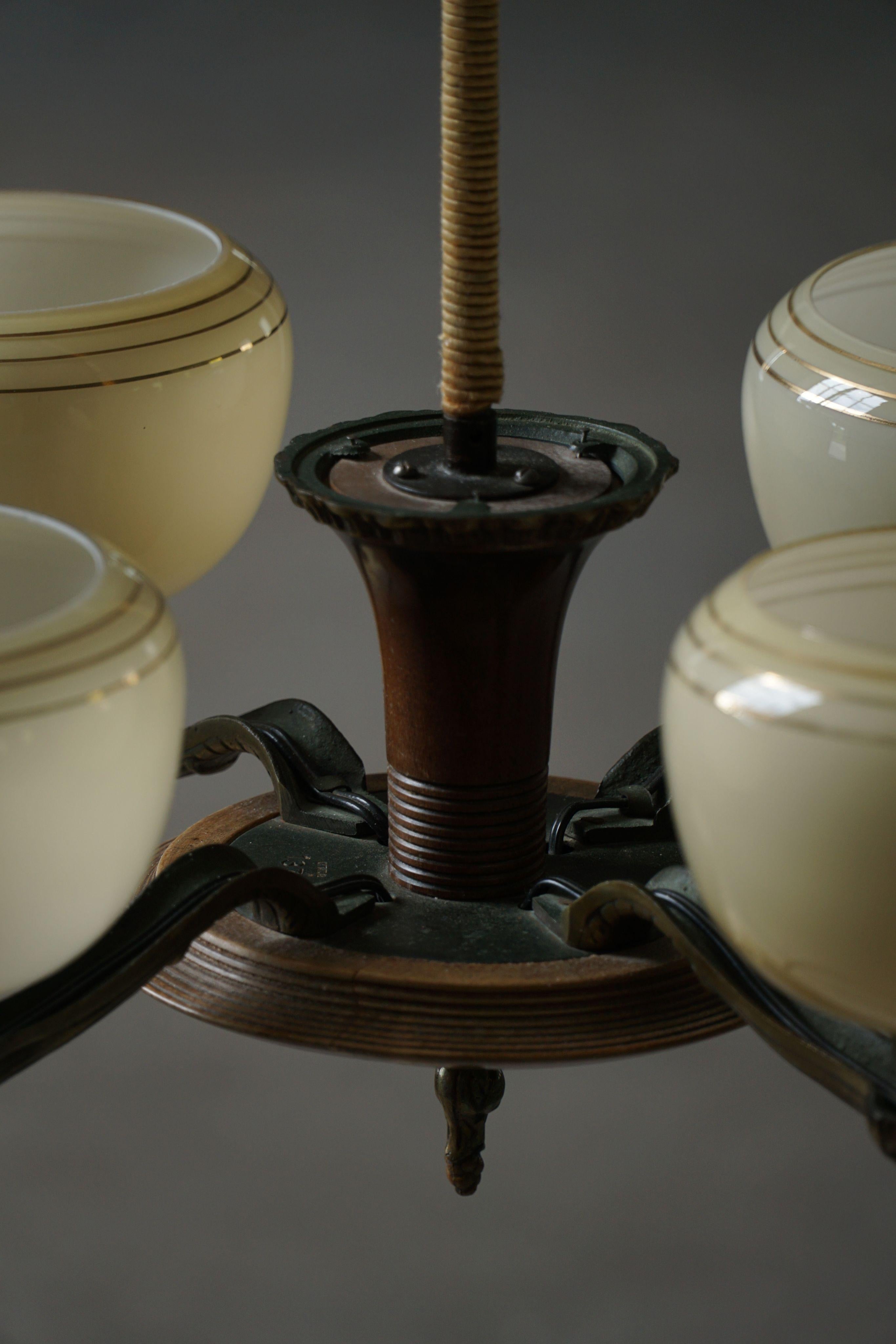 Lampadario '1376' di Paavo Tynell per Taito in ottone e vetro, Finlandia, anni '30 in vendita 3