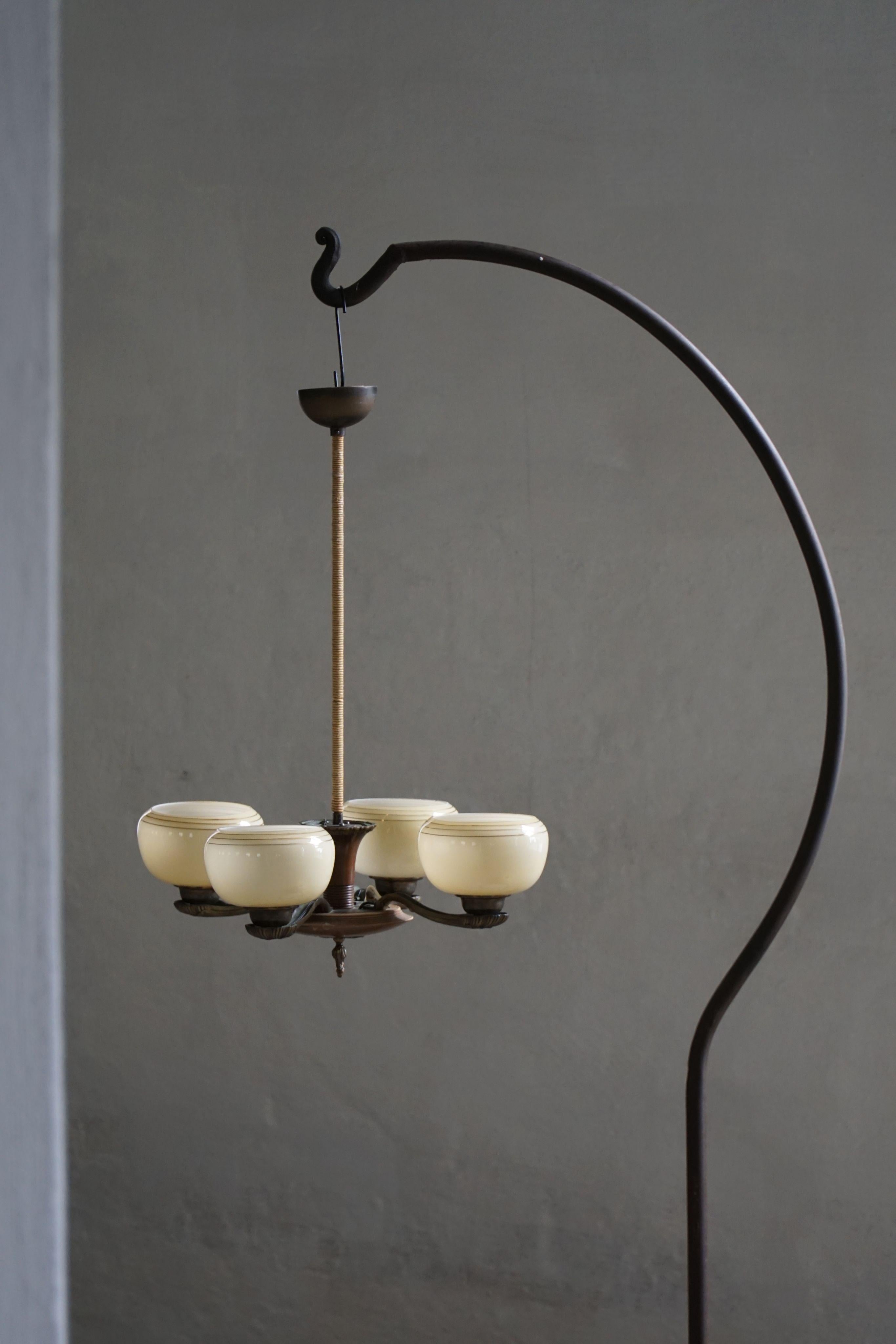 Lampadario '1376' di Paavo Tynell per Taito in ottone e vetro, Finlandia, anni '30 in vendita 5