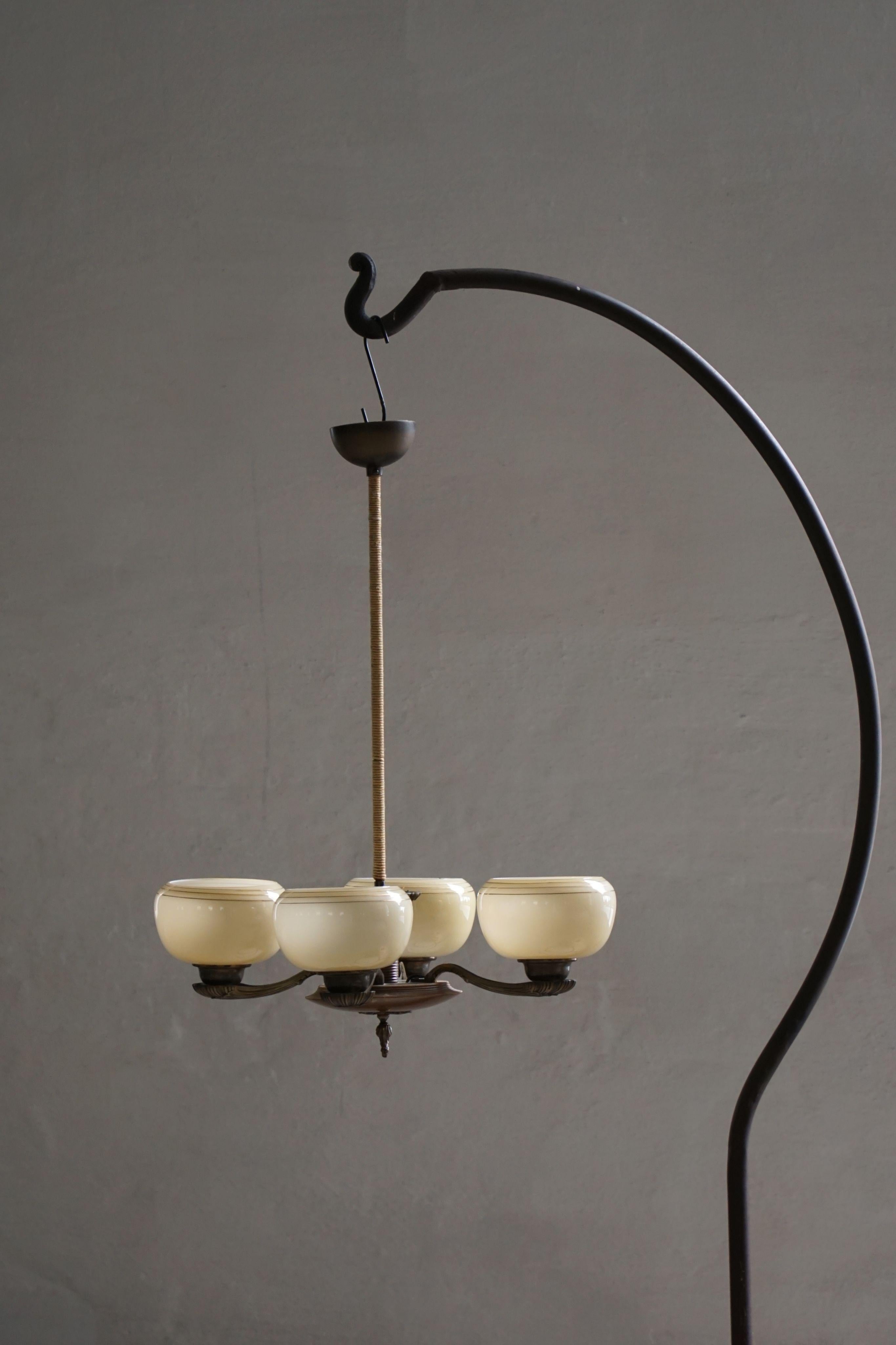 Lampadario '1376' di Paavo Tynell per Taito in ottone e vetro, Finlandia, anni '30 in vendita 9
