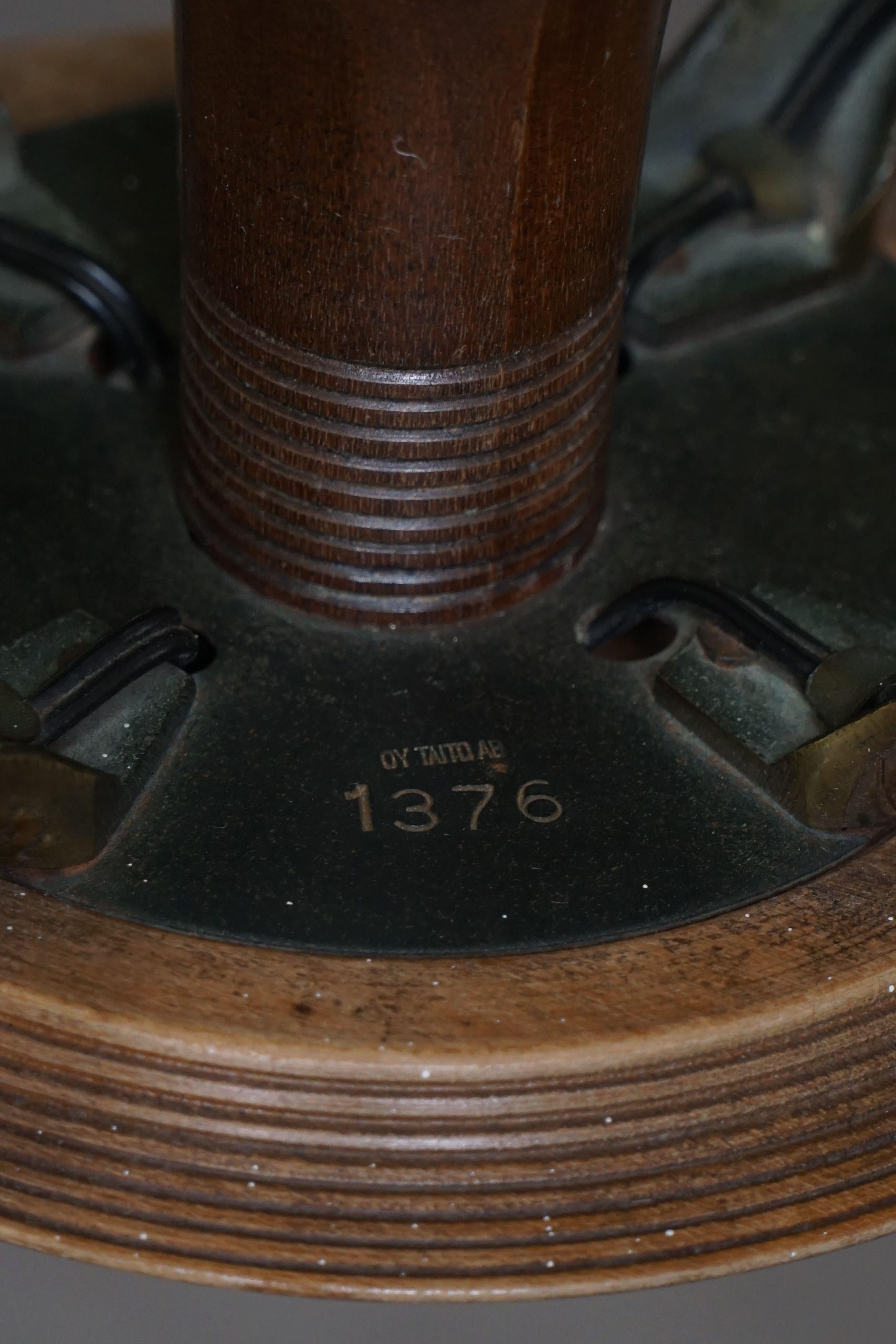 Metallo Lampadario '1376' di Paavo Tynell per Taito in ottone e vetro, Finlandia, anni '30 in vendita