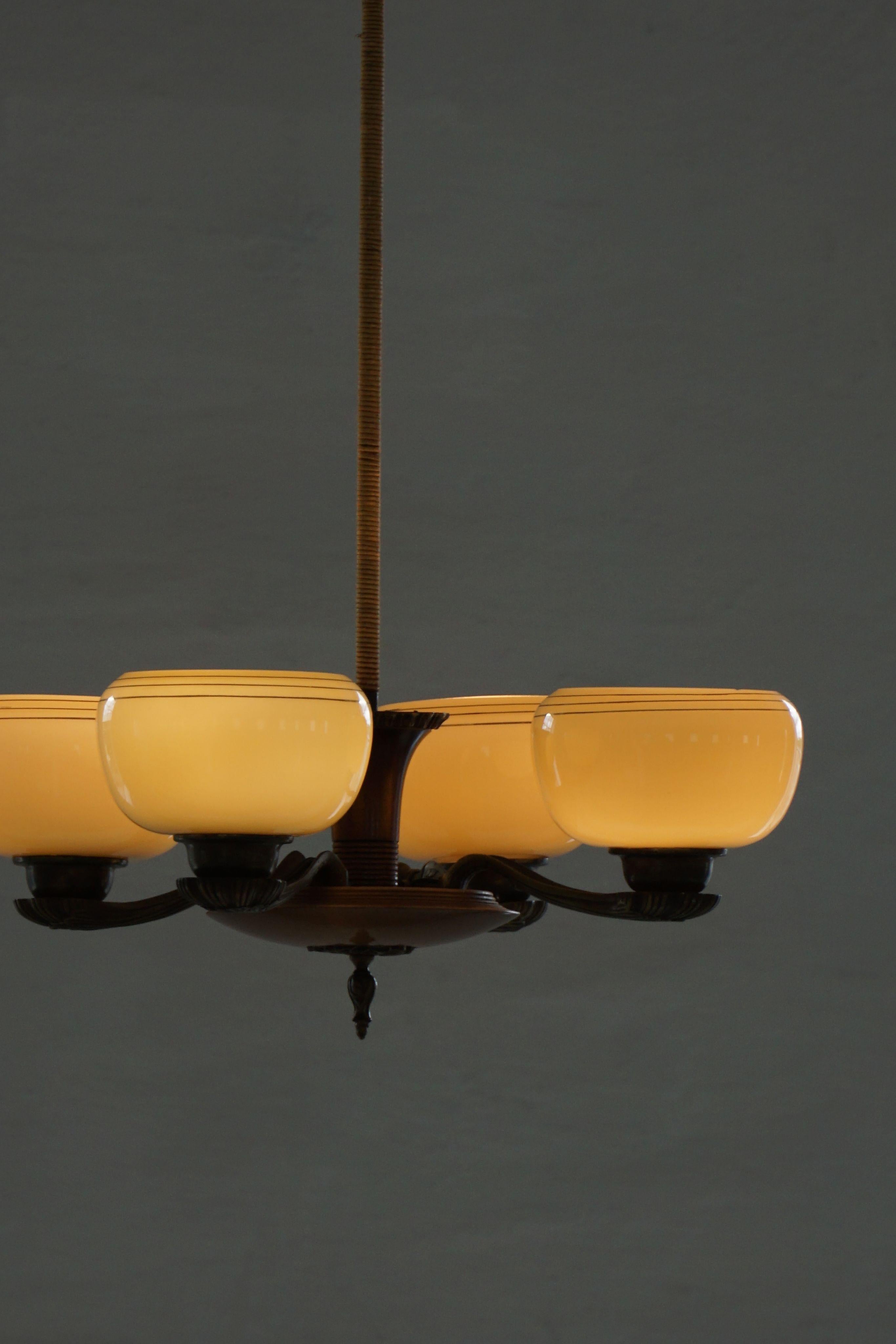 Lampadario '1376' di Paavo Tynell per Taito in ottone e vetro, Finlandia, anni '30 in vendita 1