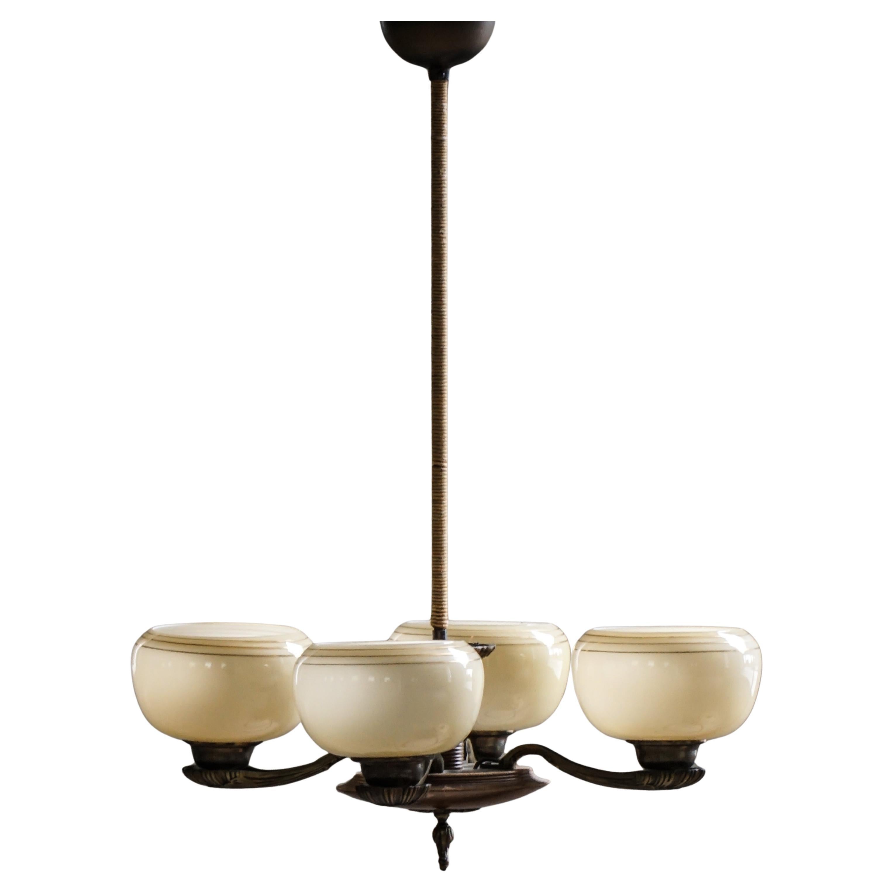 Lampadario '1376' di Paavo Tynell per Taito in ottone e vetro, Finlandia, anni '30