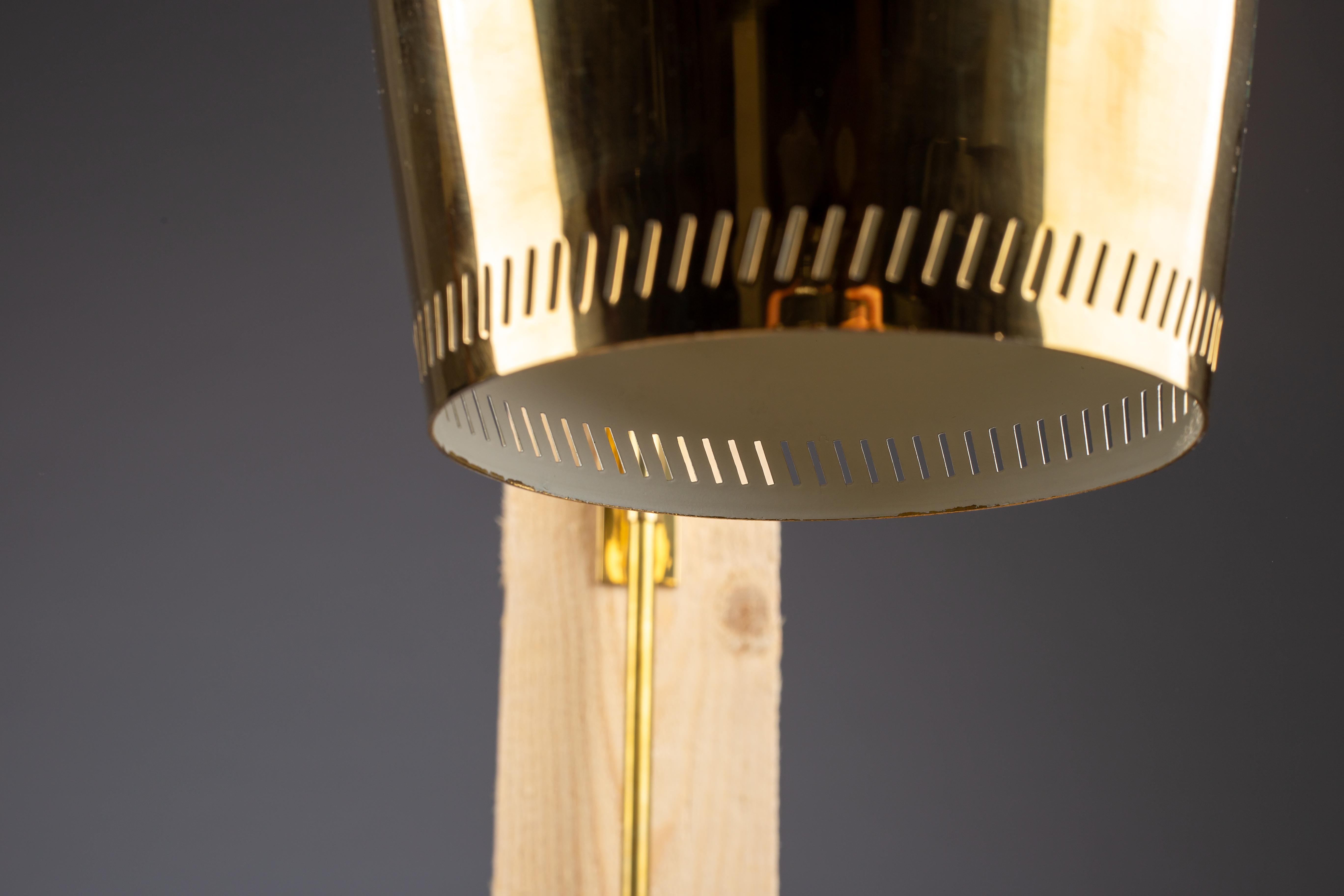 Paavo Tynell, lampada da parete in ottone del 1940 1699 per Taito Oy in vendita 1