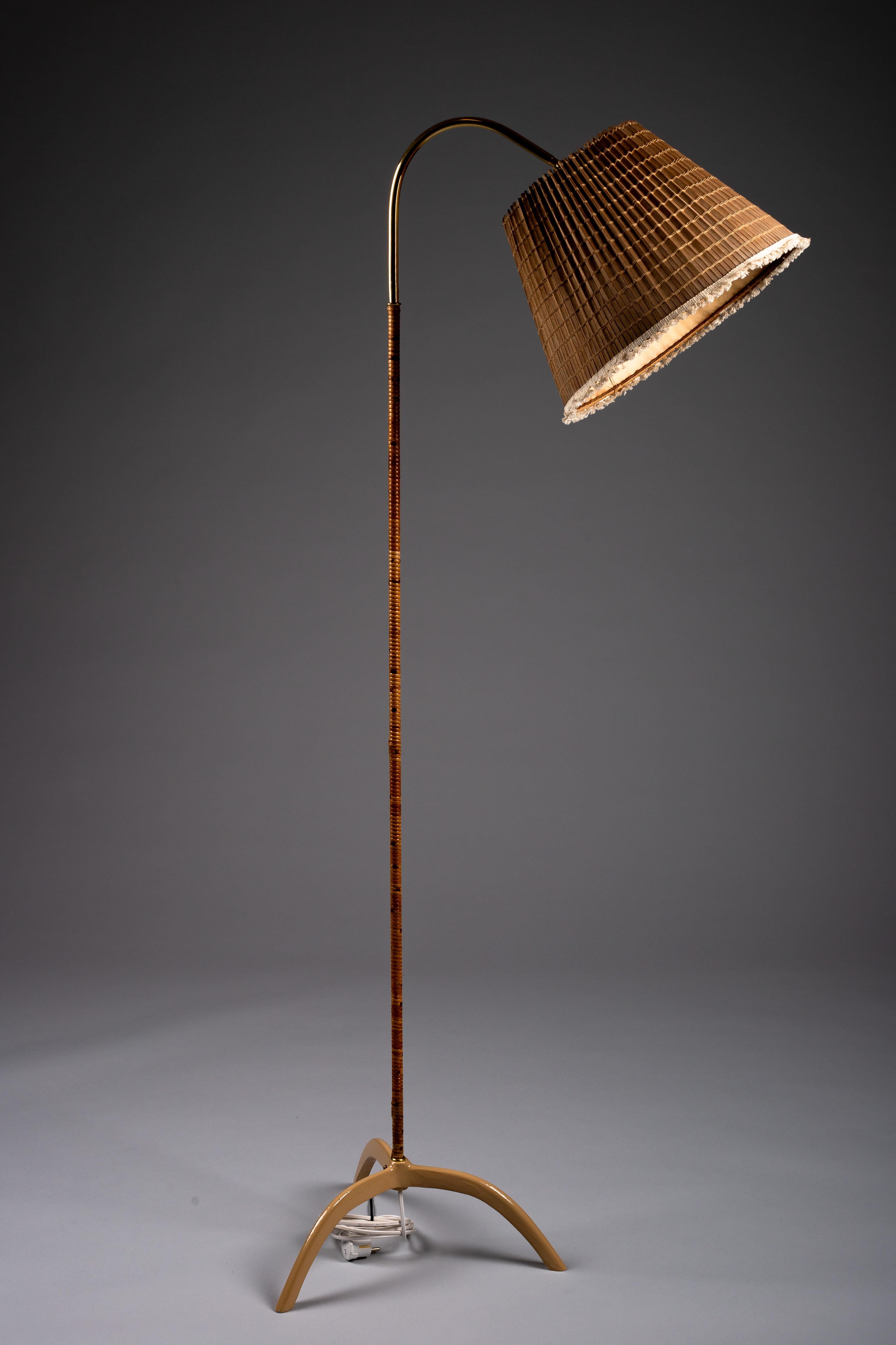 Paavo Tynell, lampadaire des années 1940, modèle 9609 pour Taito Oy en vente 5