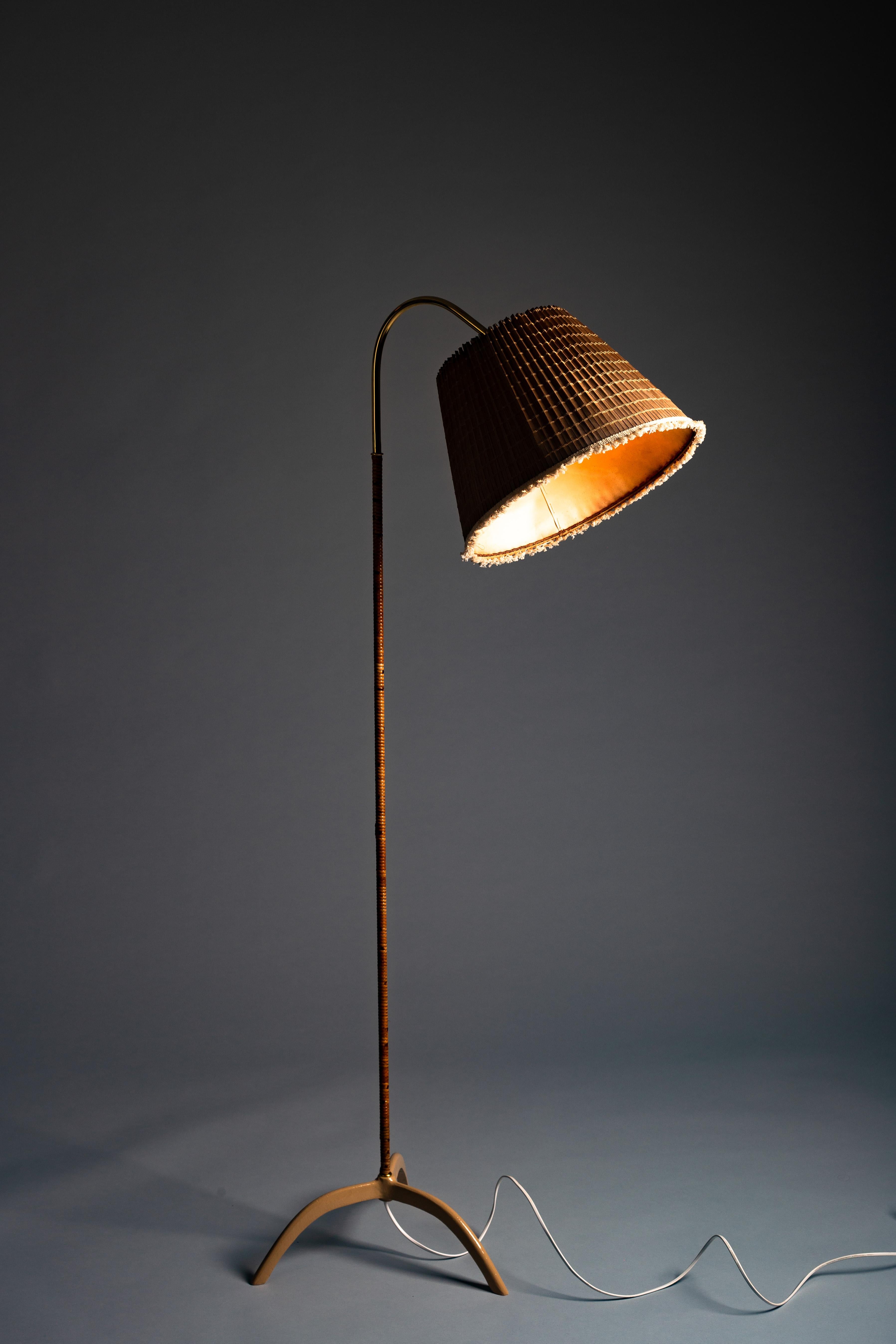 Paavo Tynell, lampadaire des années 1940, modèle 9609 pour Taito Oy en vente 2