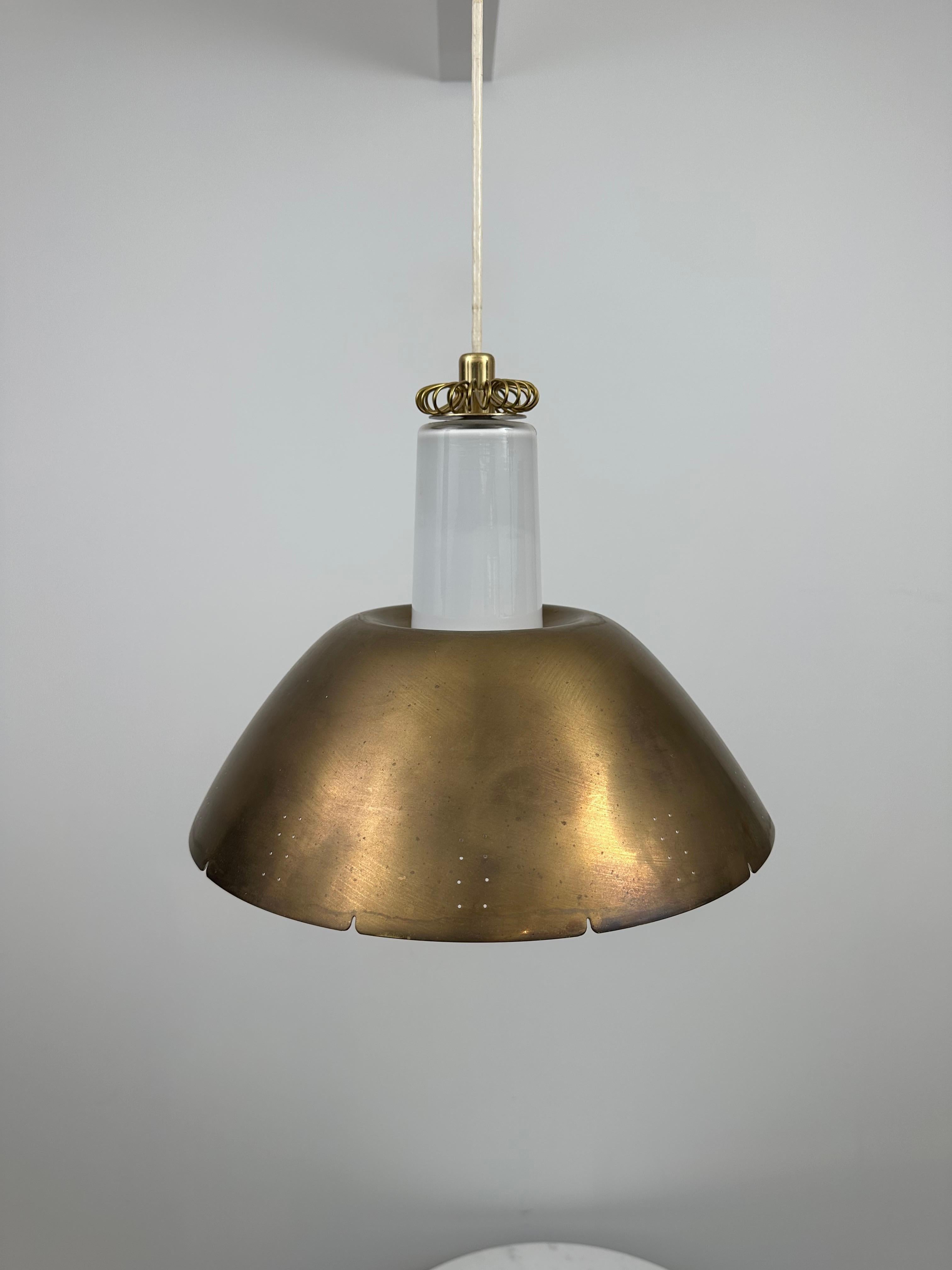 Scandinavo moderno Lampada da soffitto Paavo Tynell modello K2-20 del 1950 in vendita