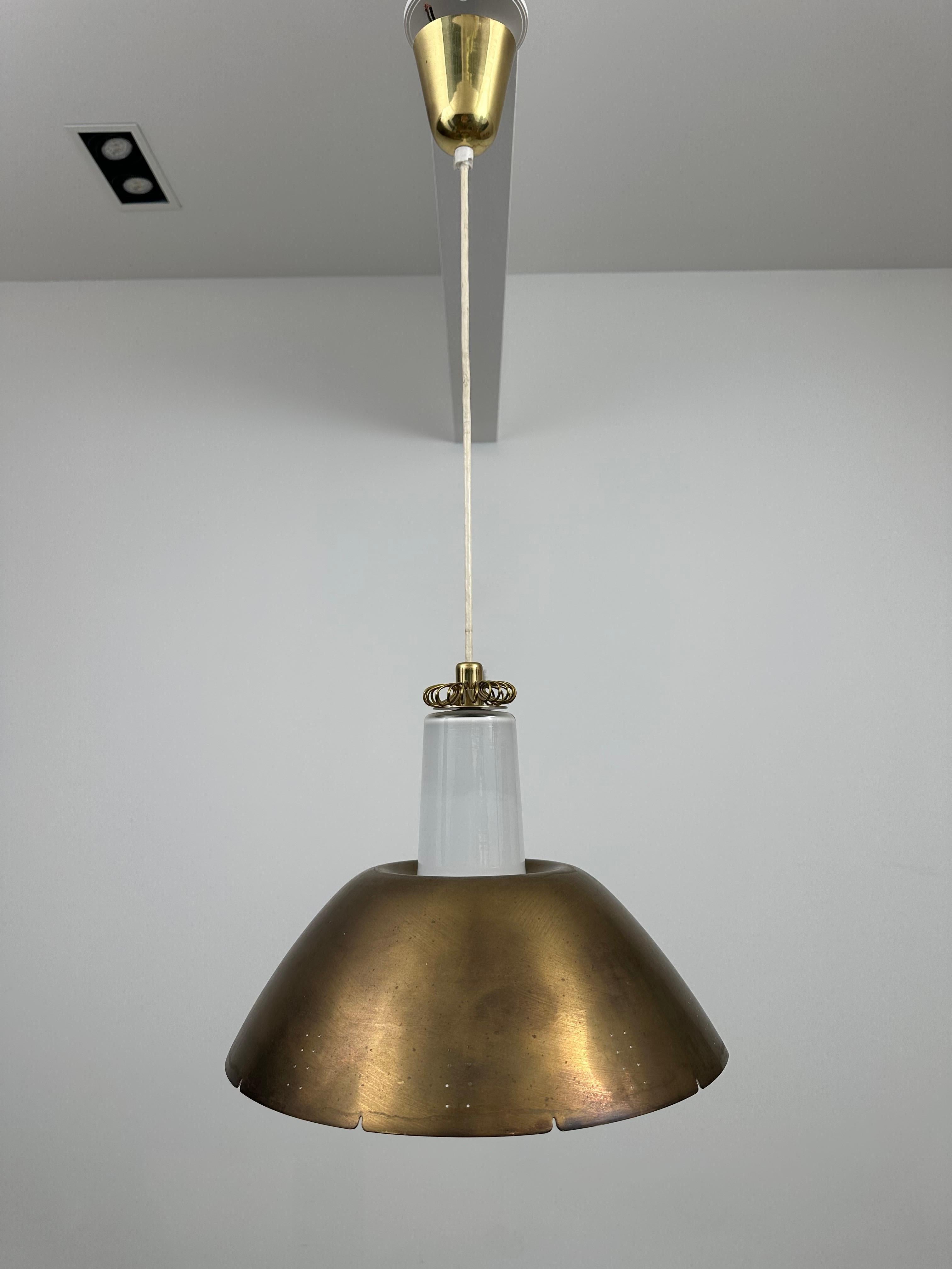 Finlandese Lampada da soffitto Paavo Tynell modello K2-20 del 1950 in vendita