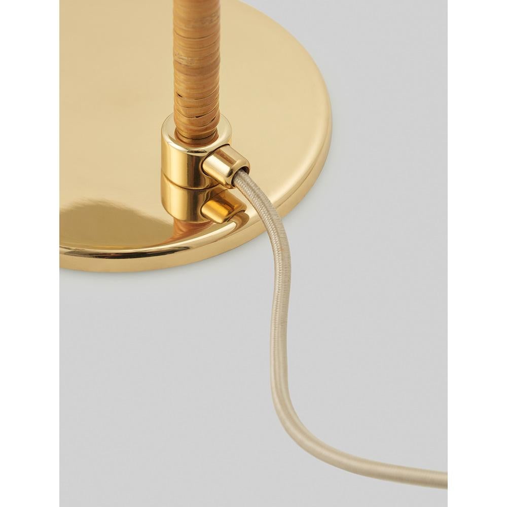 Paavo Tynell’s fanciful take on nature is gracefully echoed in the 5321 Table Lamp, designed by the Finnish designer in 1941. Under the distinctive shell inspired brass shade, the bulb subtly appears from beneath; a picturesque detail resembling the
