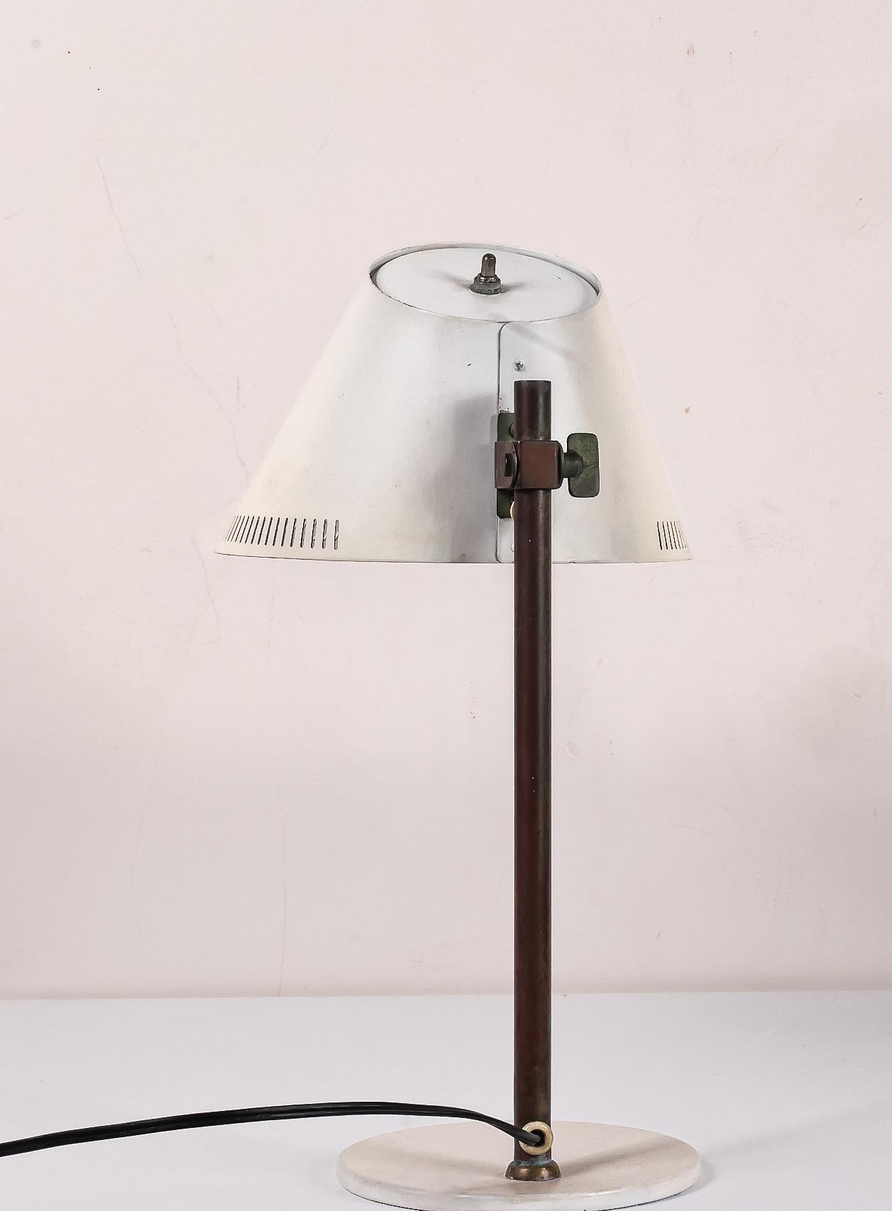 Paavo Tynell 9227 Table Lamp (Skandinavische Moderne) im Angebot