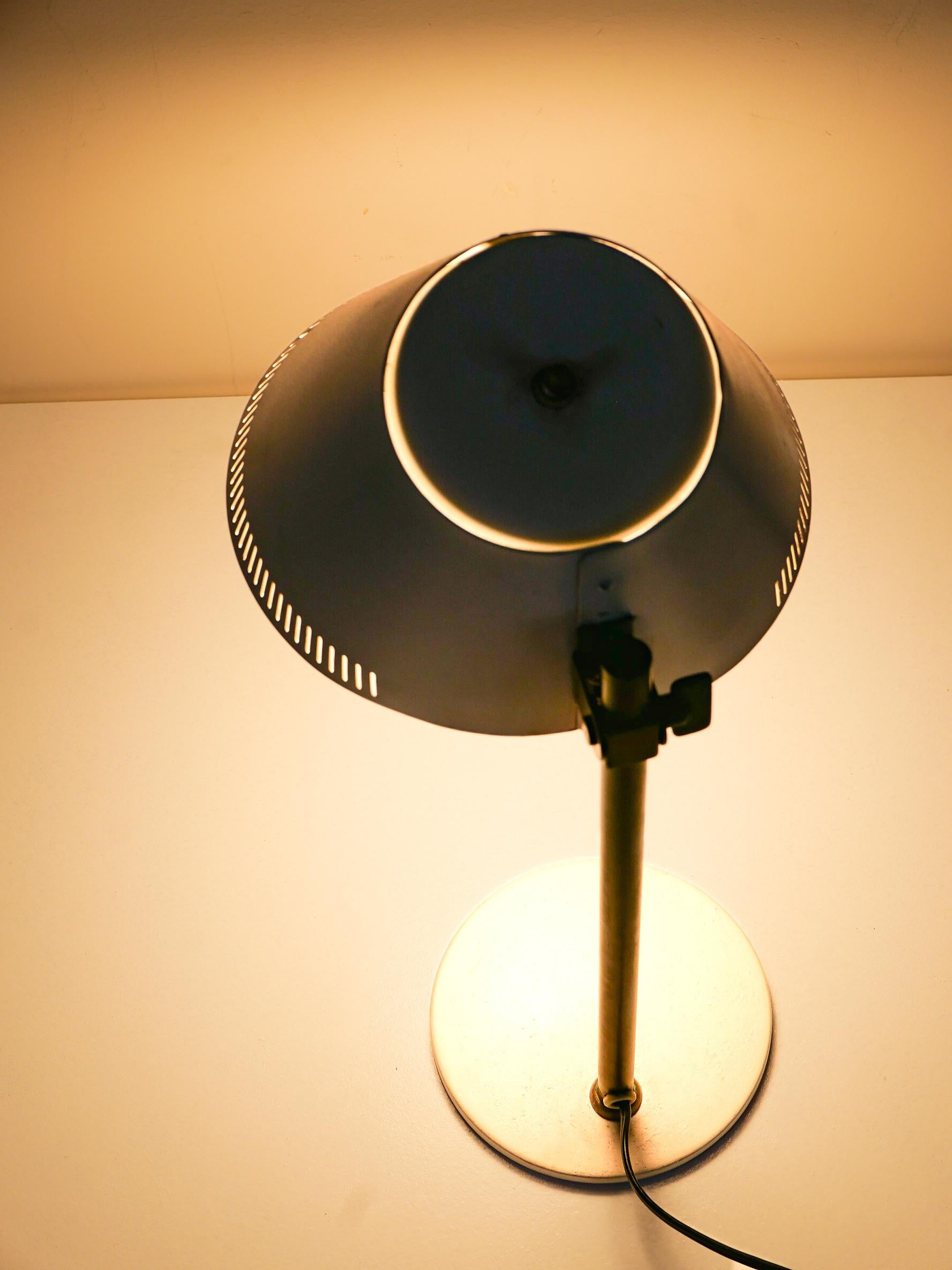 Paavo Tynell 9227 Table Lamp (Lackiert) im Angebot